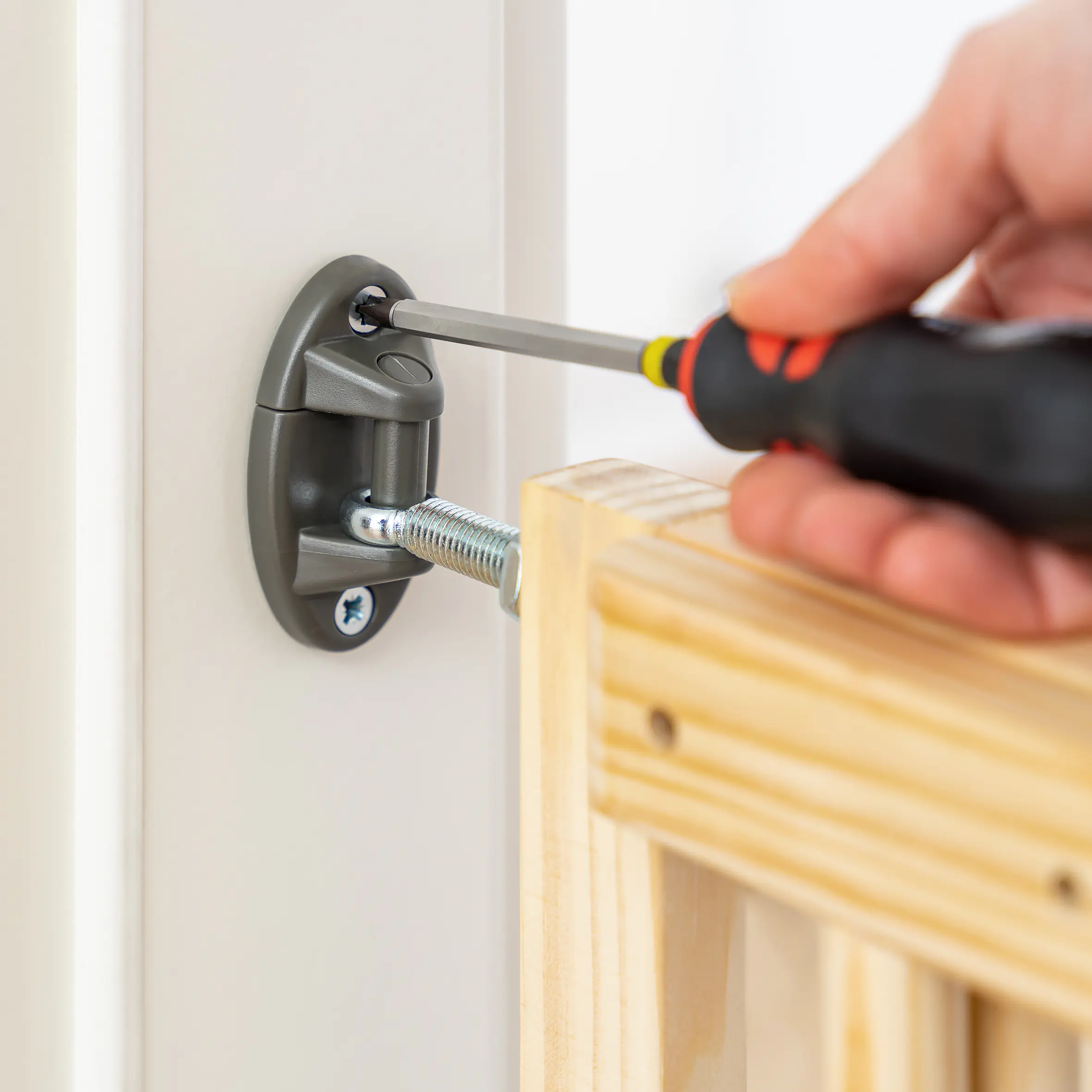 reer Treppenschutzgitter Basic zum schrauben Holz 65,5 - 106 cm