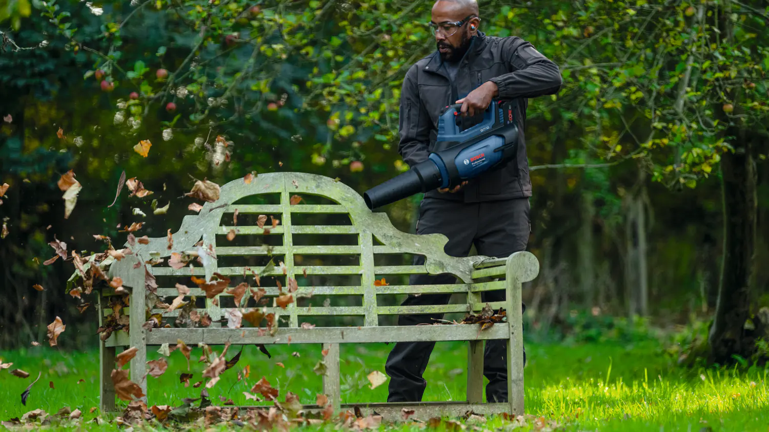 Bosch Professional Akku-Laubbläser GBL 18V-800 Solo