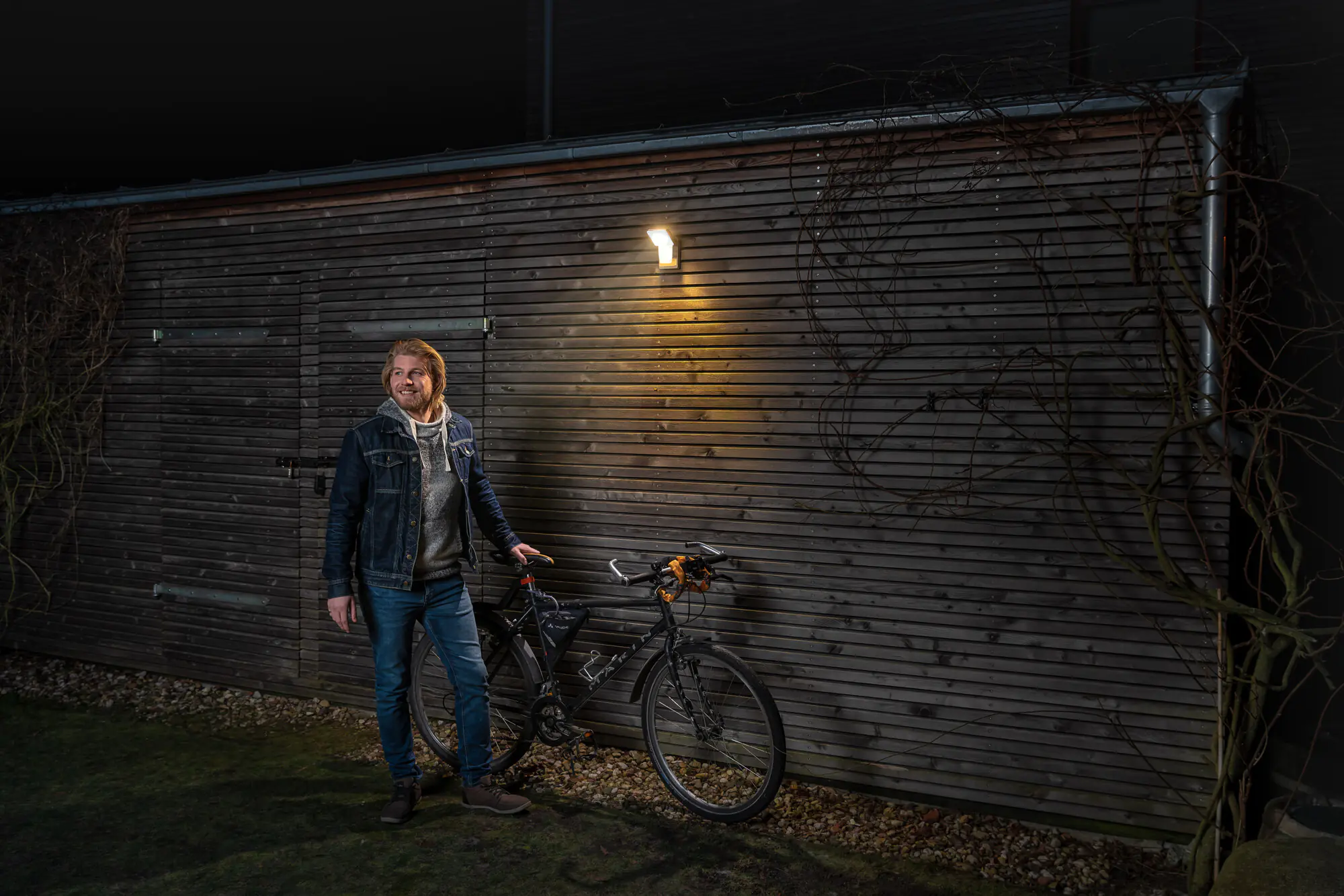 Ledvance LED Außenleuchte Endura Pro Spot Sensor dunkelgrau