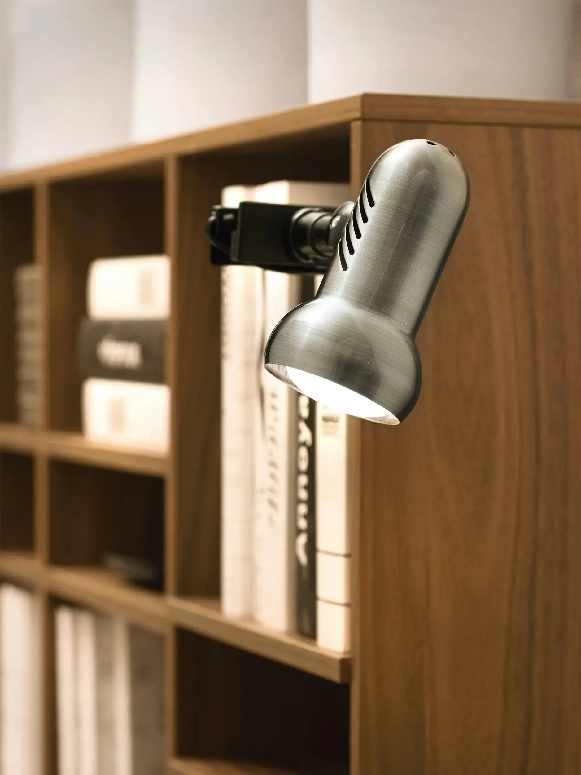 Eglo Klemmleuchte Manhatten E27 nickel-matt schwarz Eglo Klemmleuchte Manhatten E27 nickel-matt schwarz