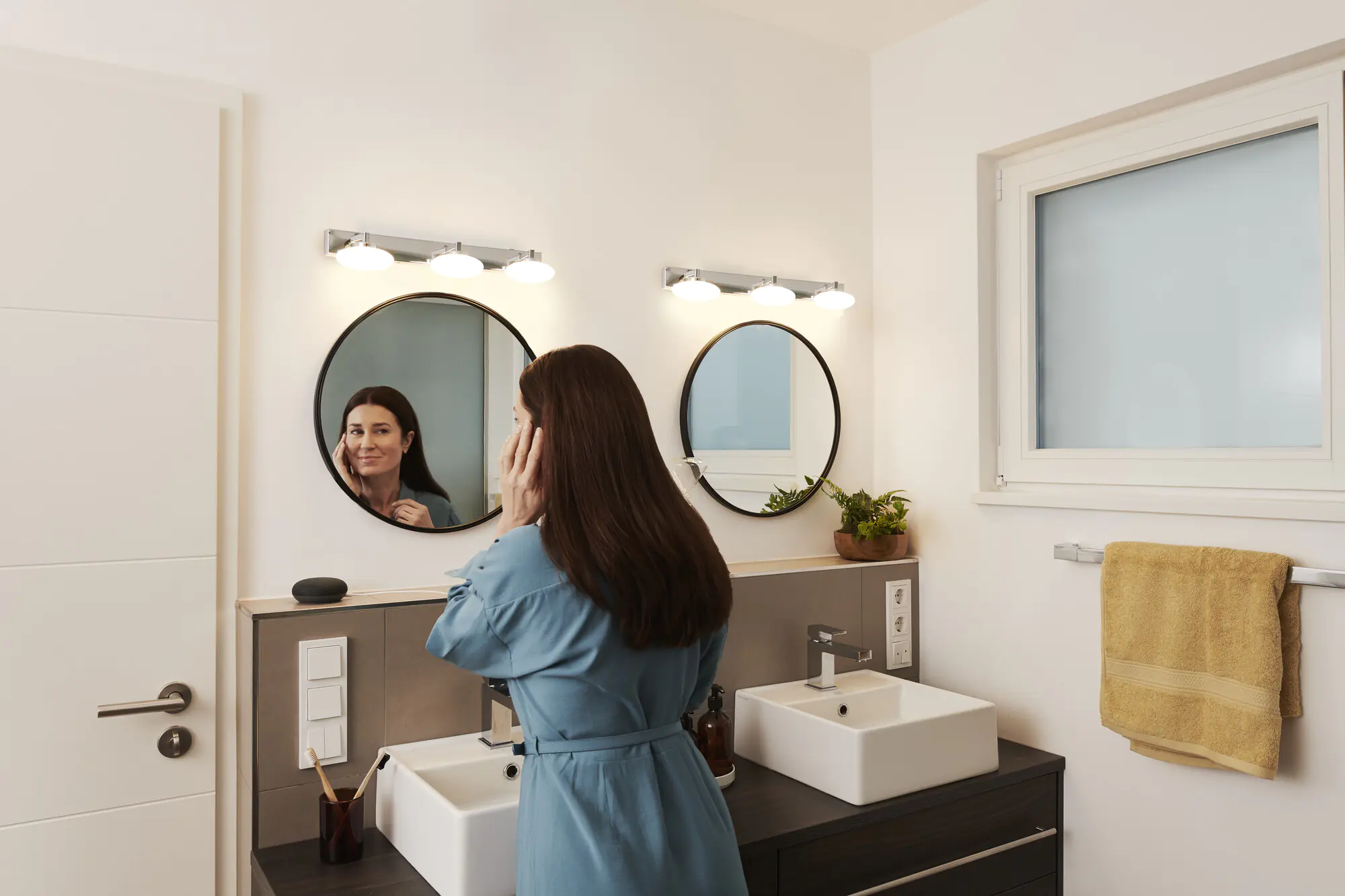 Ledvance Smart+ LED Badleuchte Orbis Elypse silber 34 x 8,8 cm 12 W dimmbar Ledvance Smart+ LED Badleuchte Orbis Elypse silber 34 x 8,8 cm 12 W dimmbar