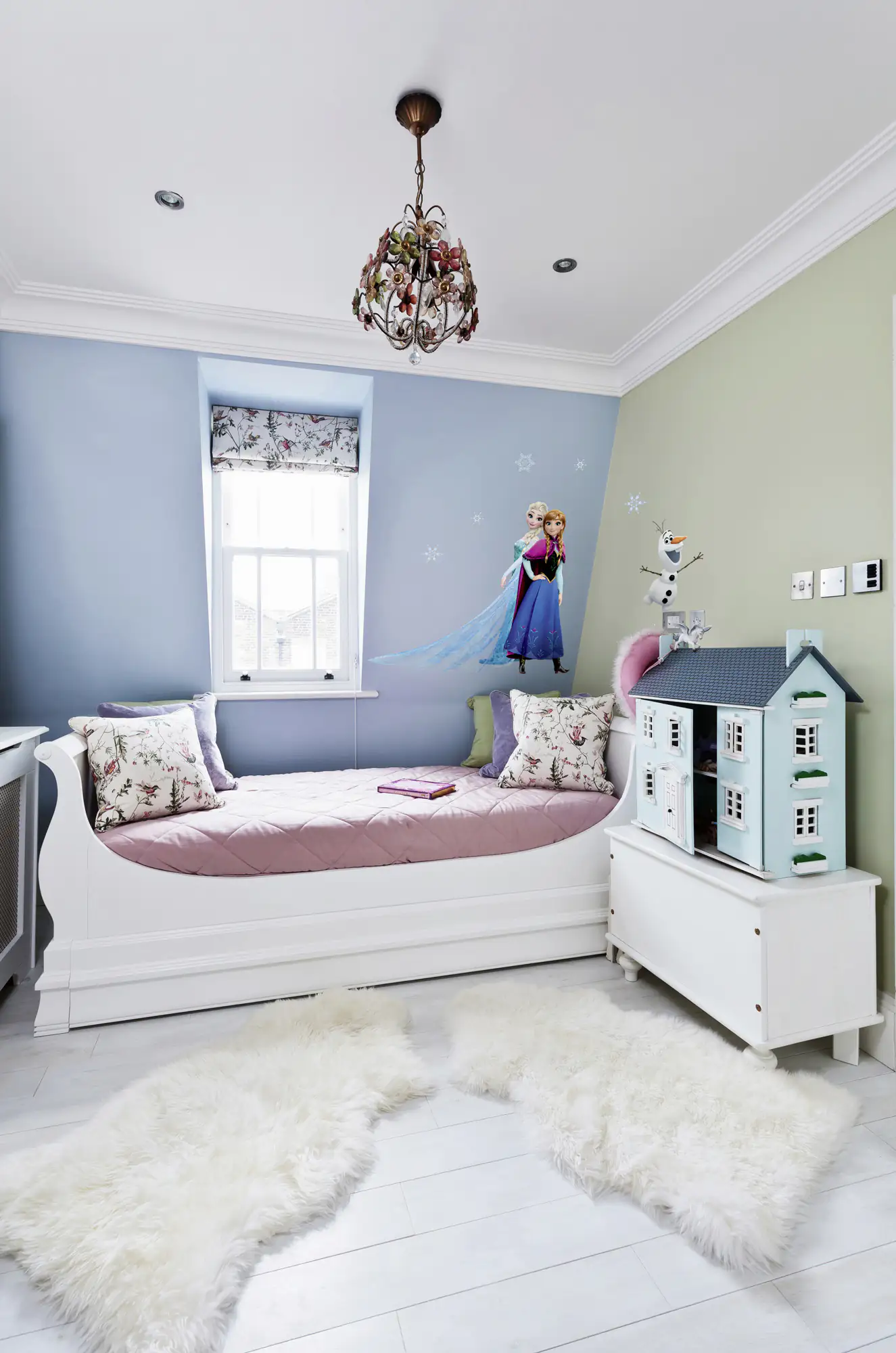 4036834640460_2573972 Komar Decosticker Frozen Sisters 50 x 70 cm