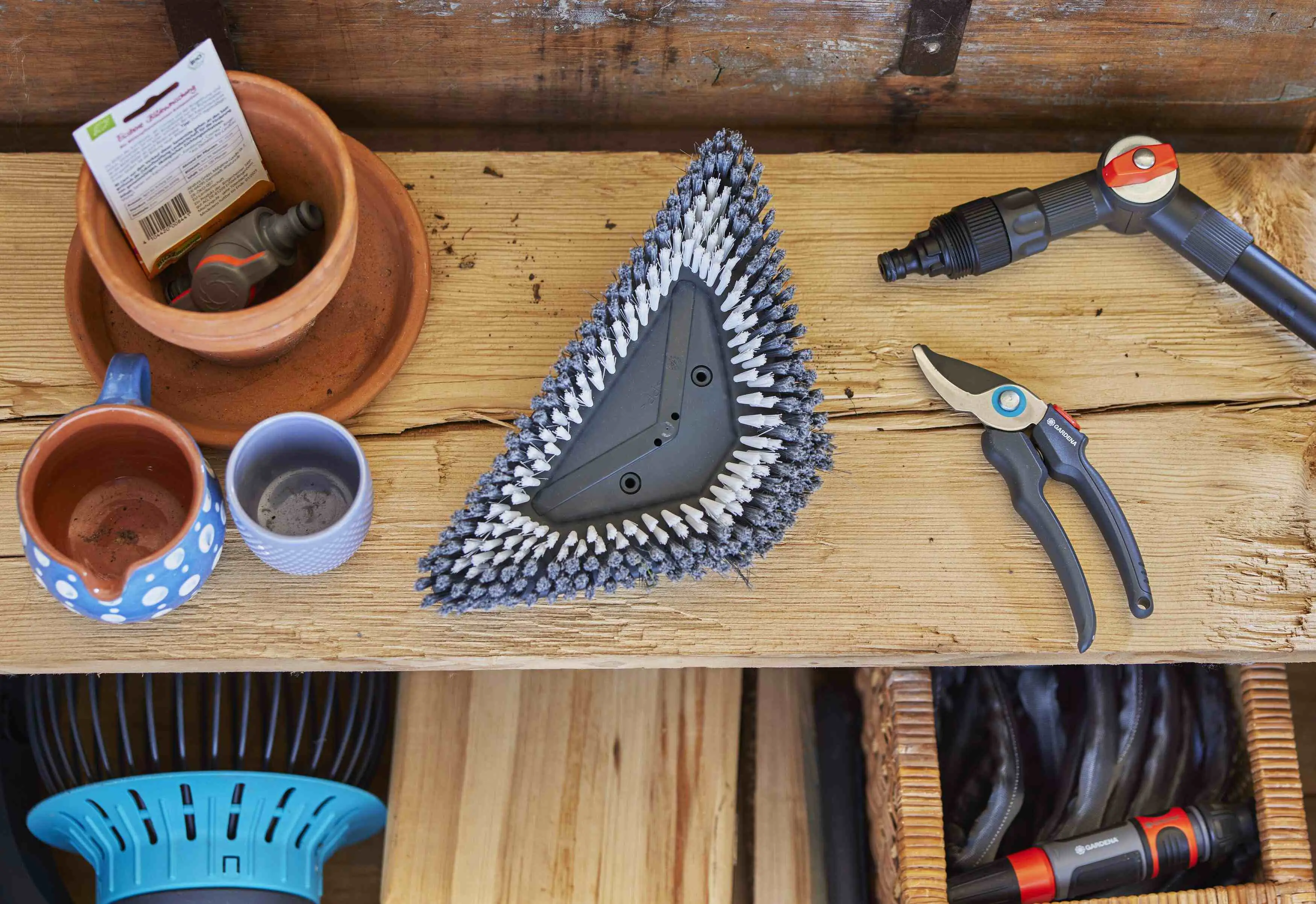 Gardena Cleansystem Stielbürste hard flex 28 cm Gardena Cleansystem Stielbürste hard flex 28 cm