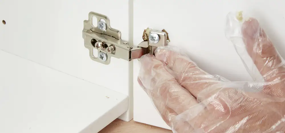 4048962325355_2057565 Fischer Möbelretter Die schnelle Reparaturmasse.