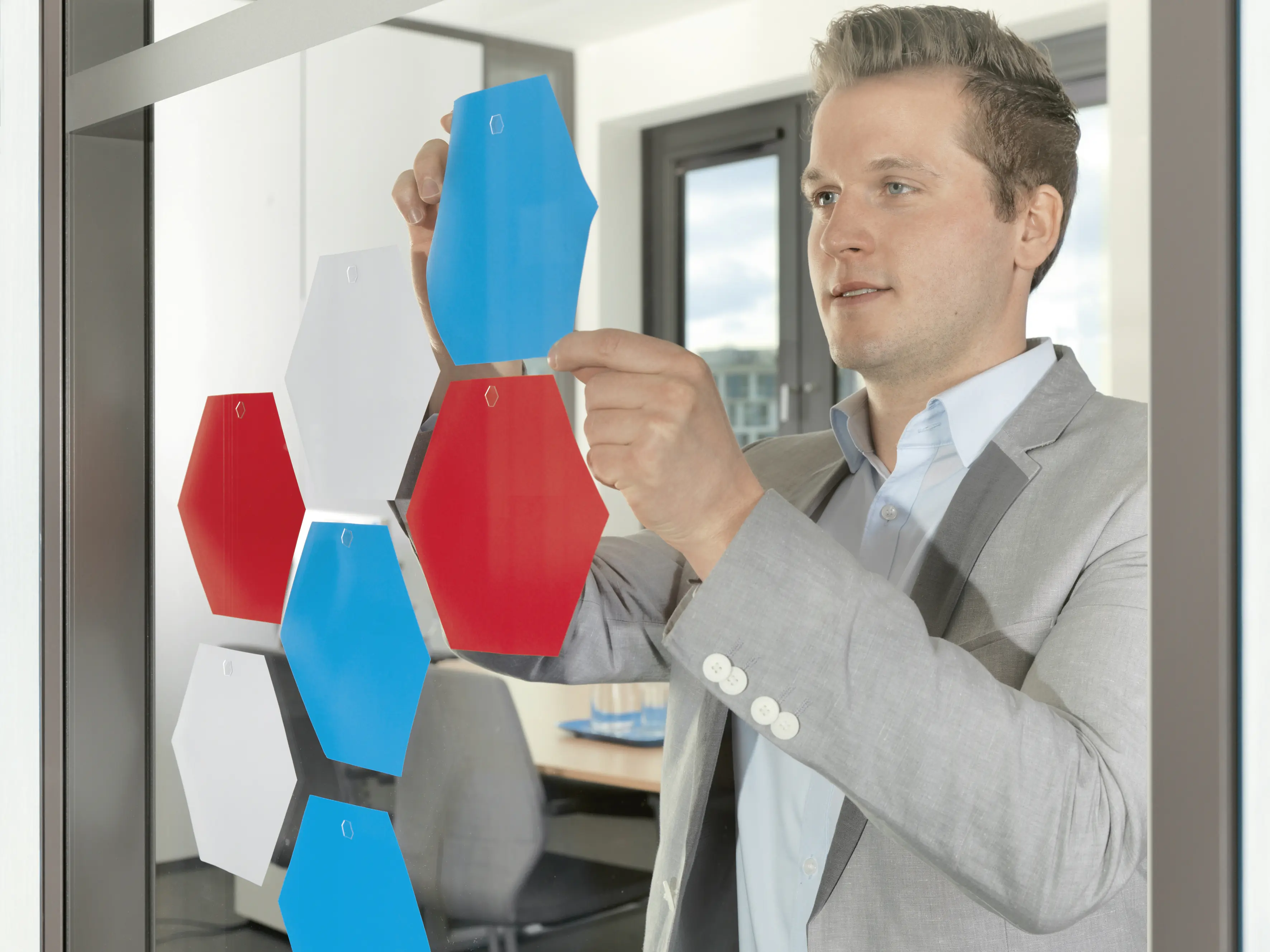 tesa Tack Doppelseitige Klebepads 72 Pads, transparent