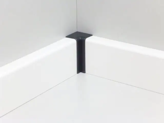 B.S. Bauprogramm Innenecke für Sockelleiste 18 x 50 mm schwarz