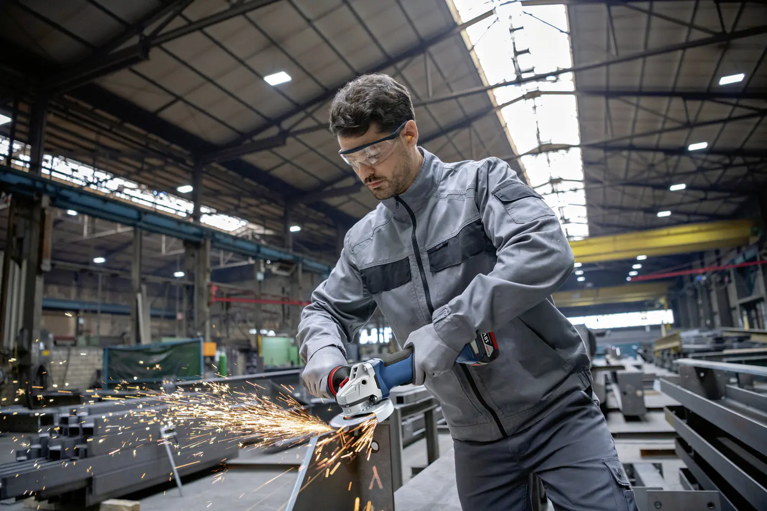 Bosch Professional Akku-Winkelschleifer GWS 18V-10 P Solo L-Boxx