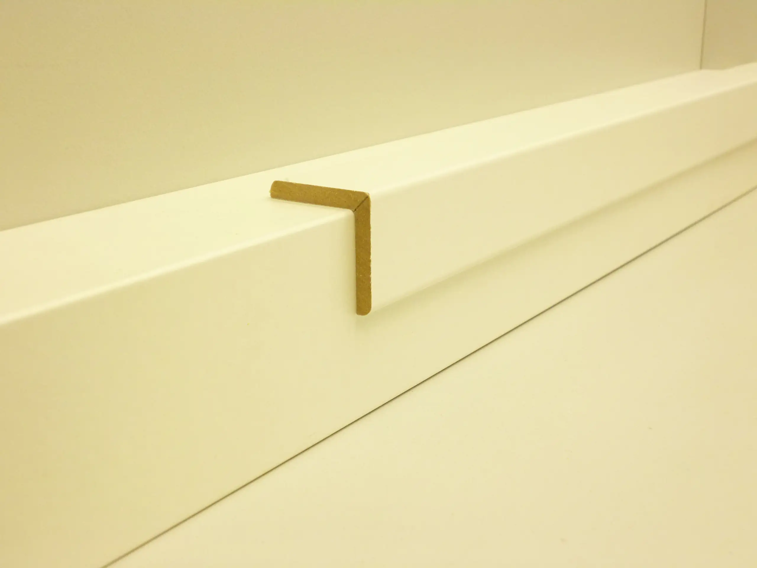 B.S. Bauprogramm Winkelleiste 260 cm 28 x 28 mm Weiß hochglanz