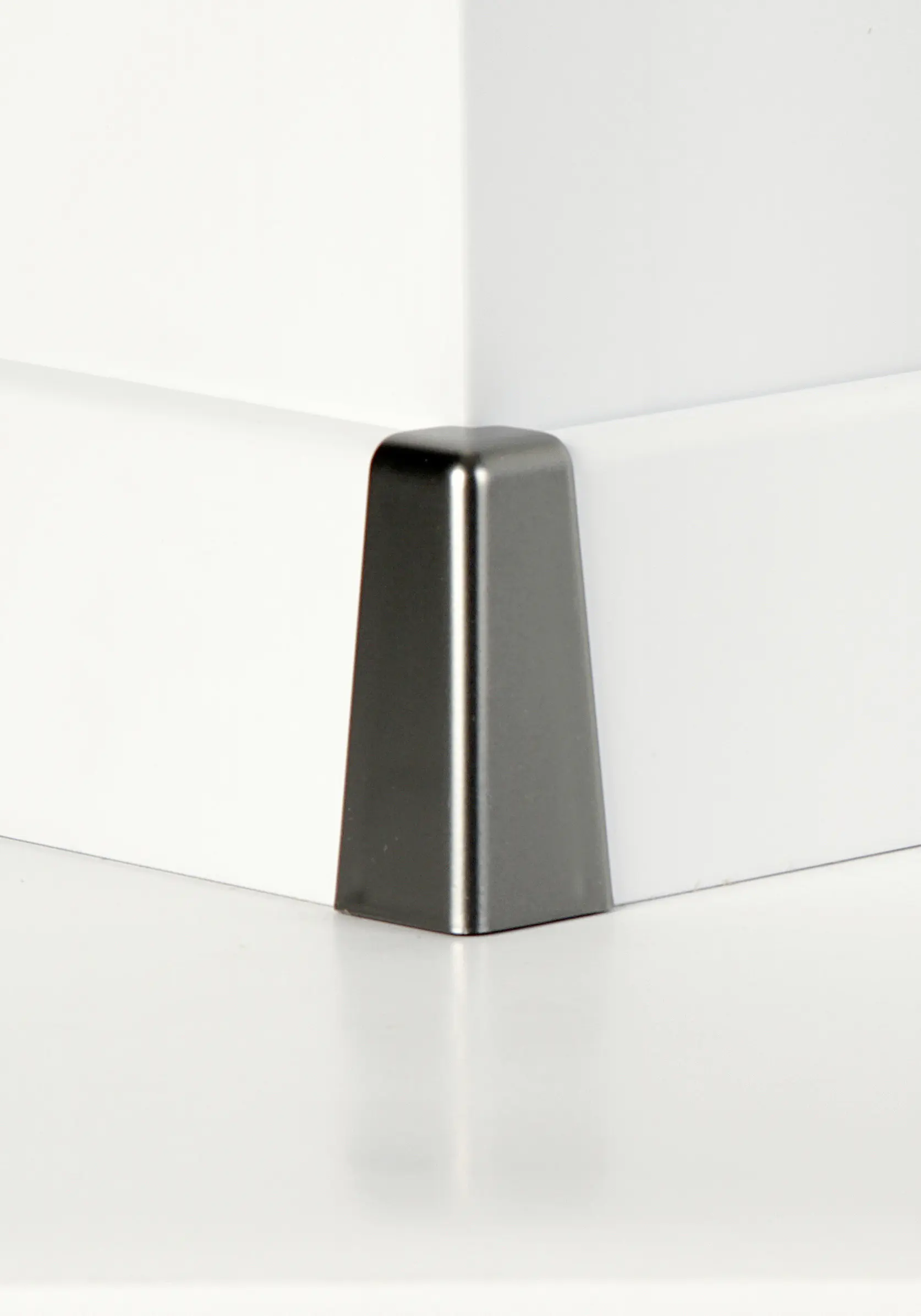 Classen Außenecke für Clip-Laminatleiste foliert 19 x 58 mm chrom Classen Außenecke für Clip-Laminatleiste foliert 19 x 58 mm chrom