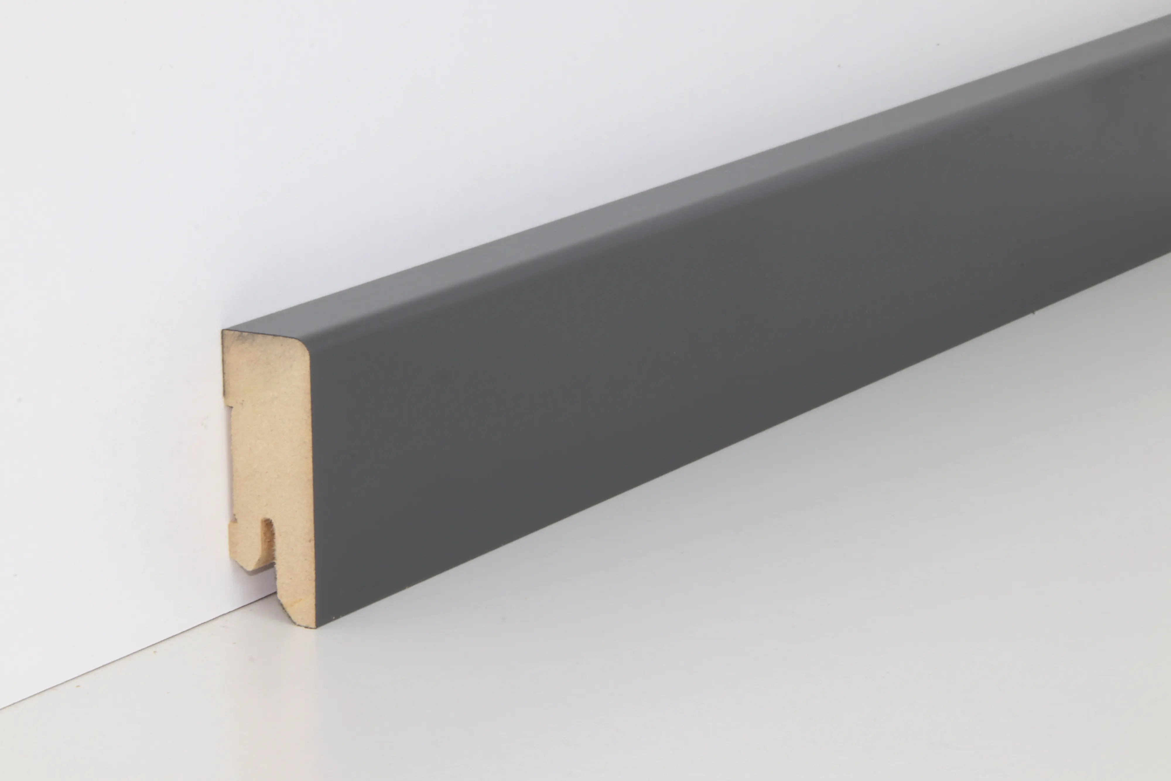 B.S. Bauprogramm Clip-Sockelleiste 250 cm 50 x 18 mm Endelantrazit