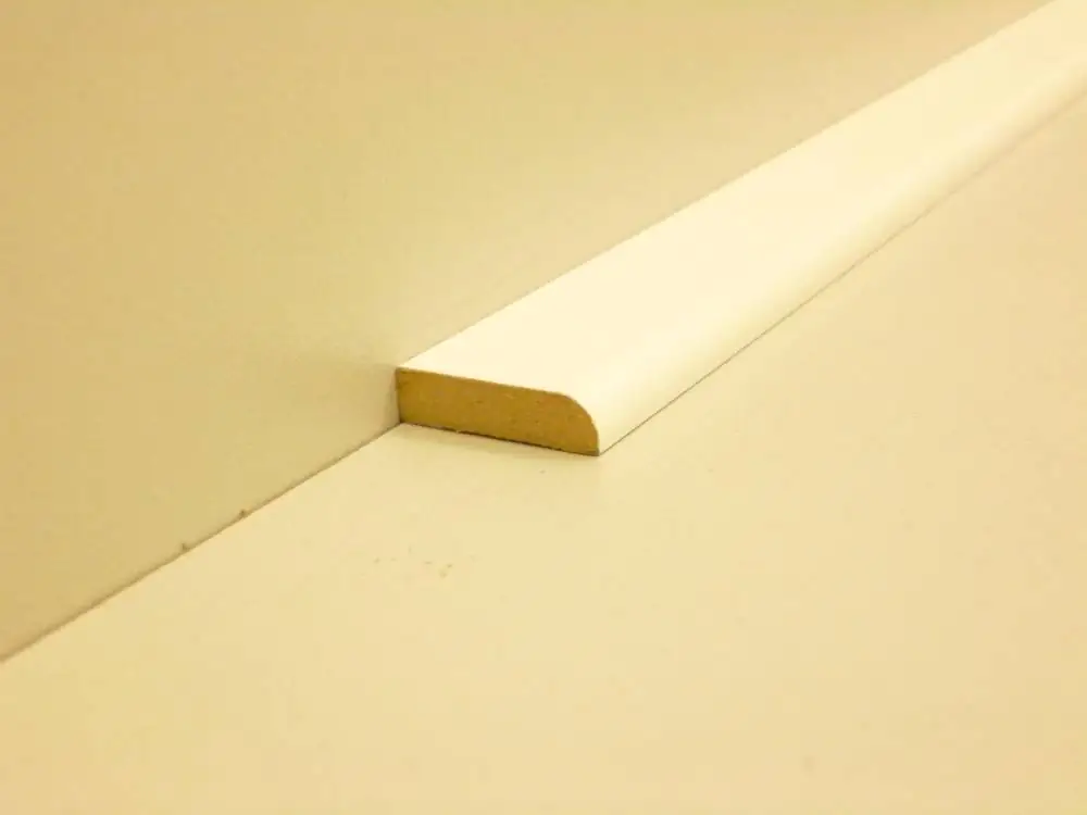 B.S. Bauprogramm Decksockelleiste 260 cm 25 x 6 mm Eiche brilliantweiß