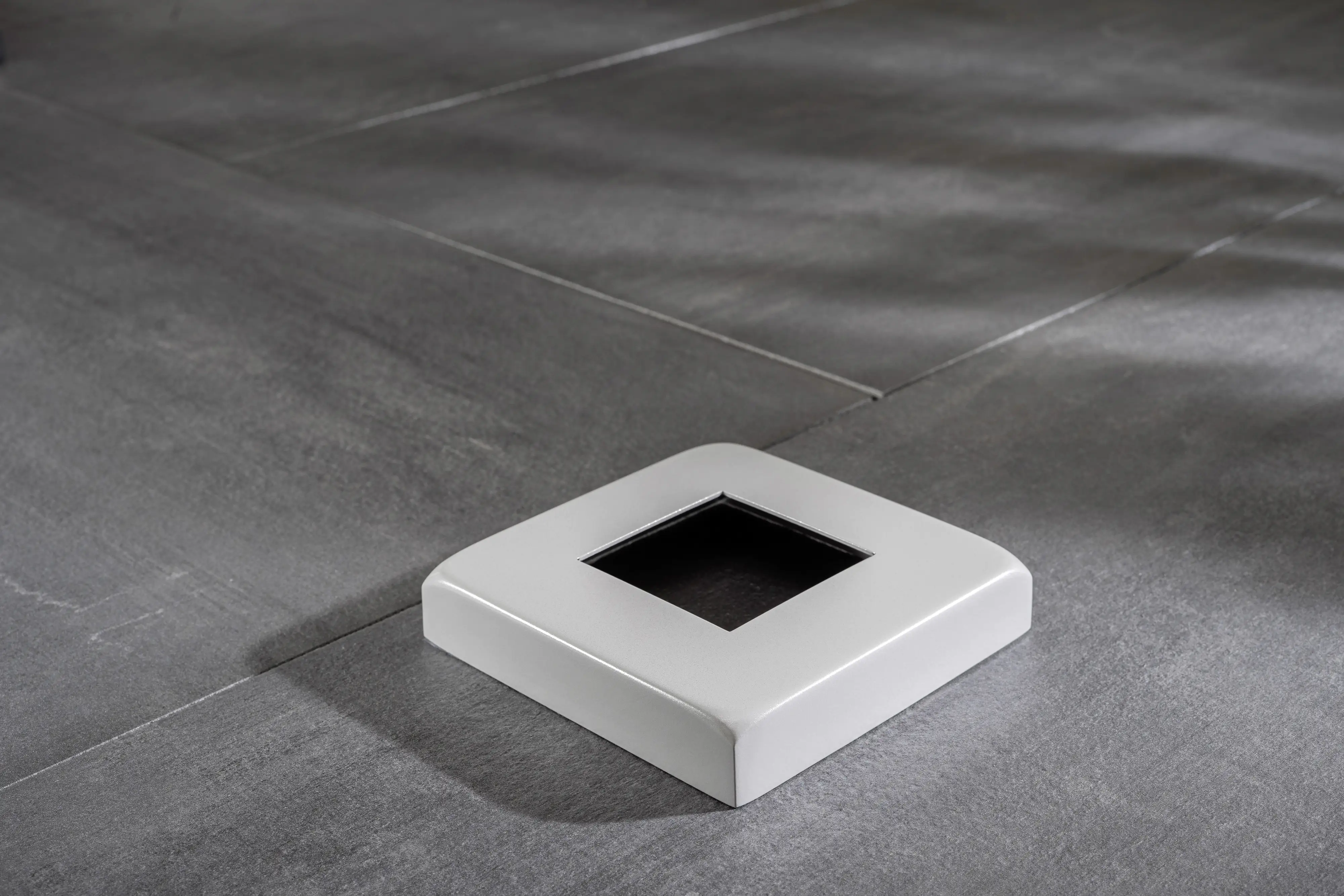 Ambiente Aluminium-Abdeckkappe 145 x 145 x 28 mm, Eloxal Silber