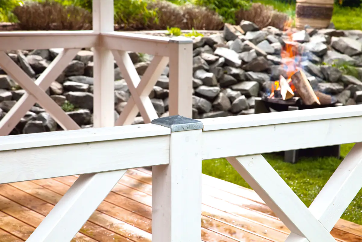 SKAN HOLZ Brüstung Andreaskreuz 400 x 84 cm, Fichte, lasiert in Weiß