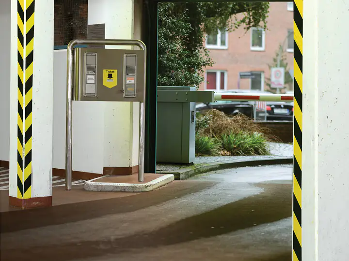 tesa Markierungs- und Warnklebeband Signal 66 m x 50 mm, gelb-schwarz tesa Markierungs- und Warnklebeband Signal 66 m x 50 mm, gelb-schwarz