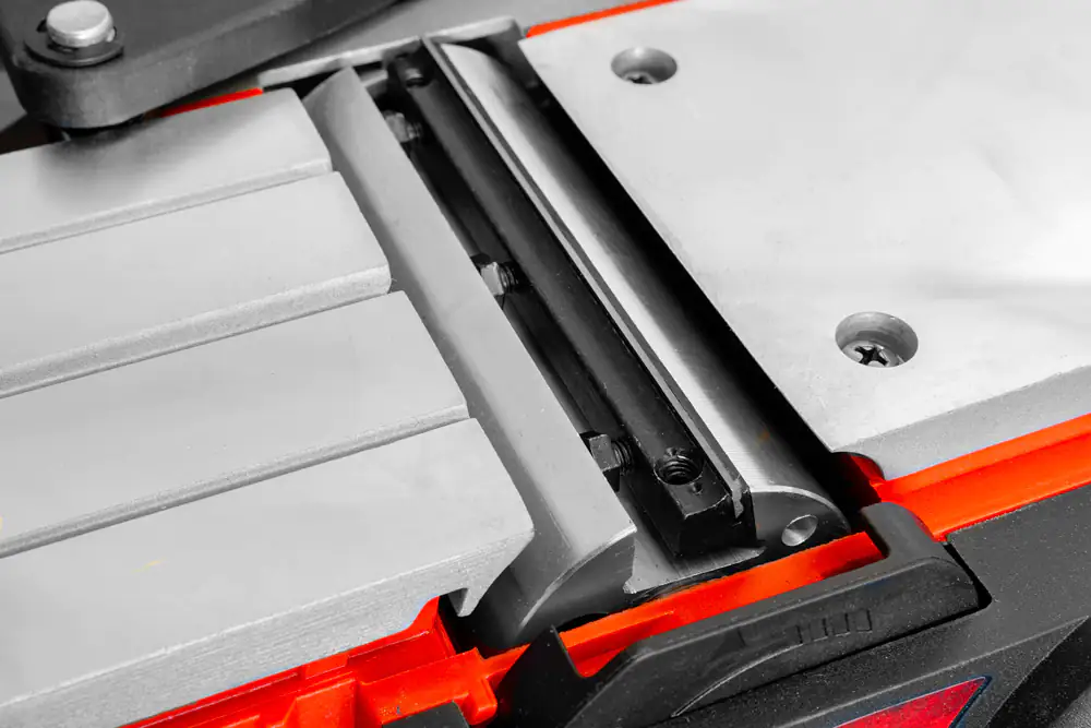 Holzmann Elektrischer Handhobel EHH110_230V 110 mm Hobelbreite