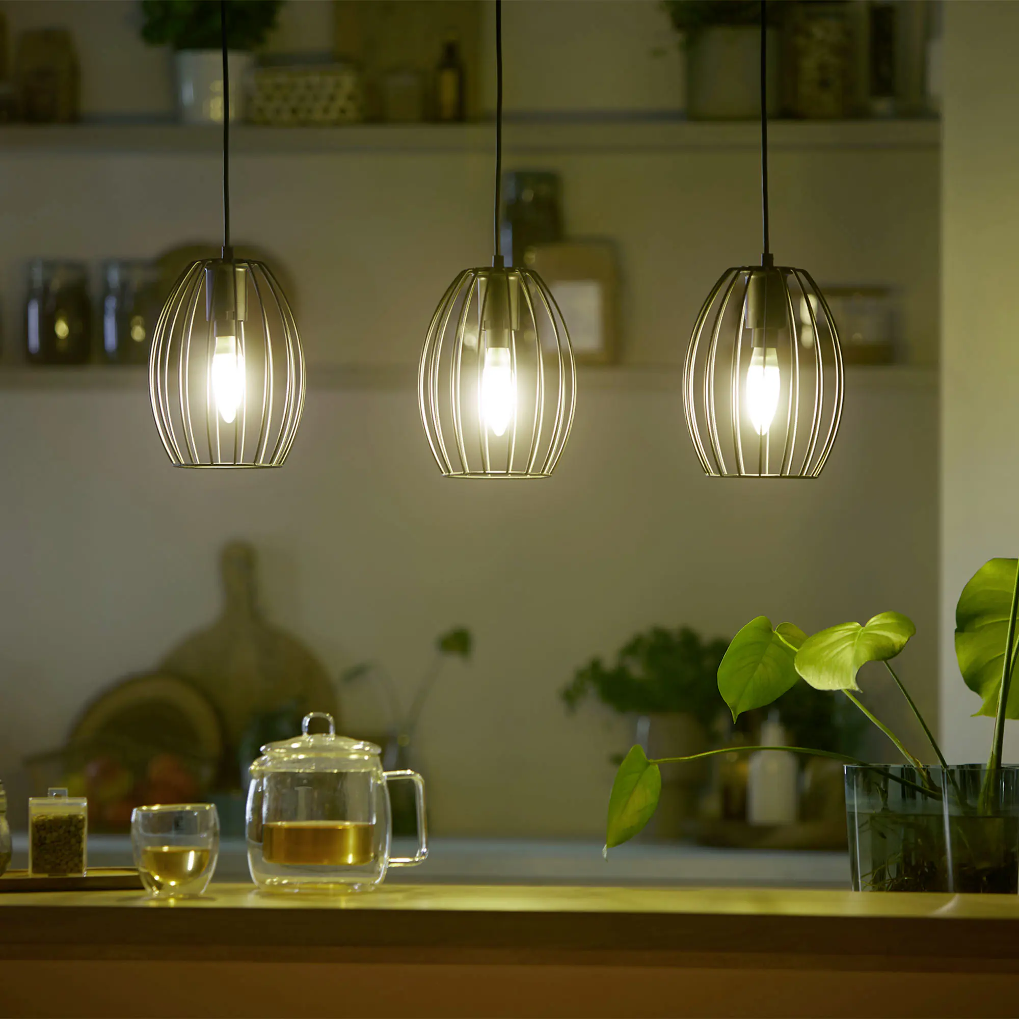 Philips LED Leuchtmittel E14 2,3W 485lm 2700K 
