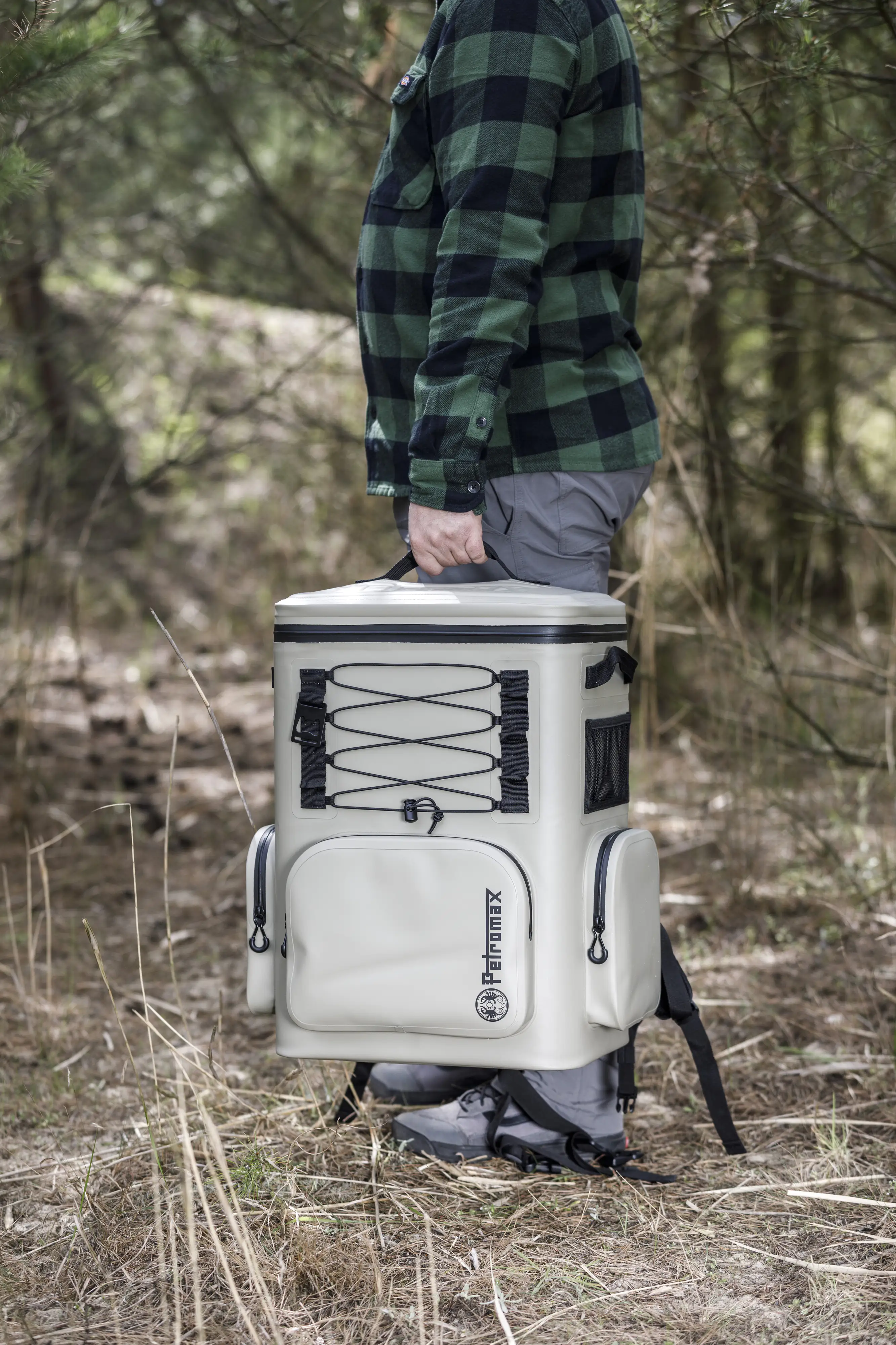 Petromax Kühlrucksack 27 Liter 54,5 x 44,5 x 34 cm sandfarben Petromax Kühlrucksack 27 Liter 54,5 x 44,5 x 34 cm sandfarben