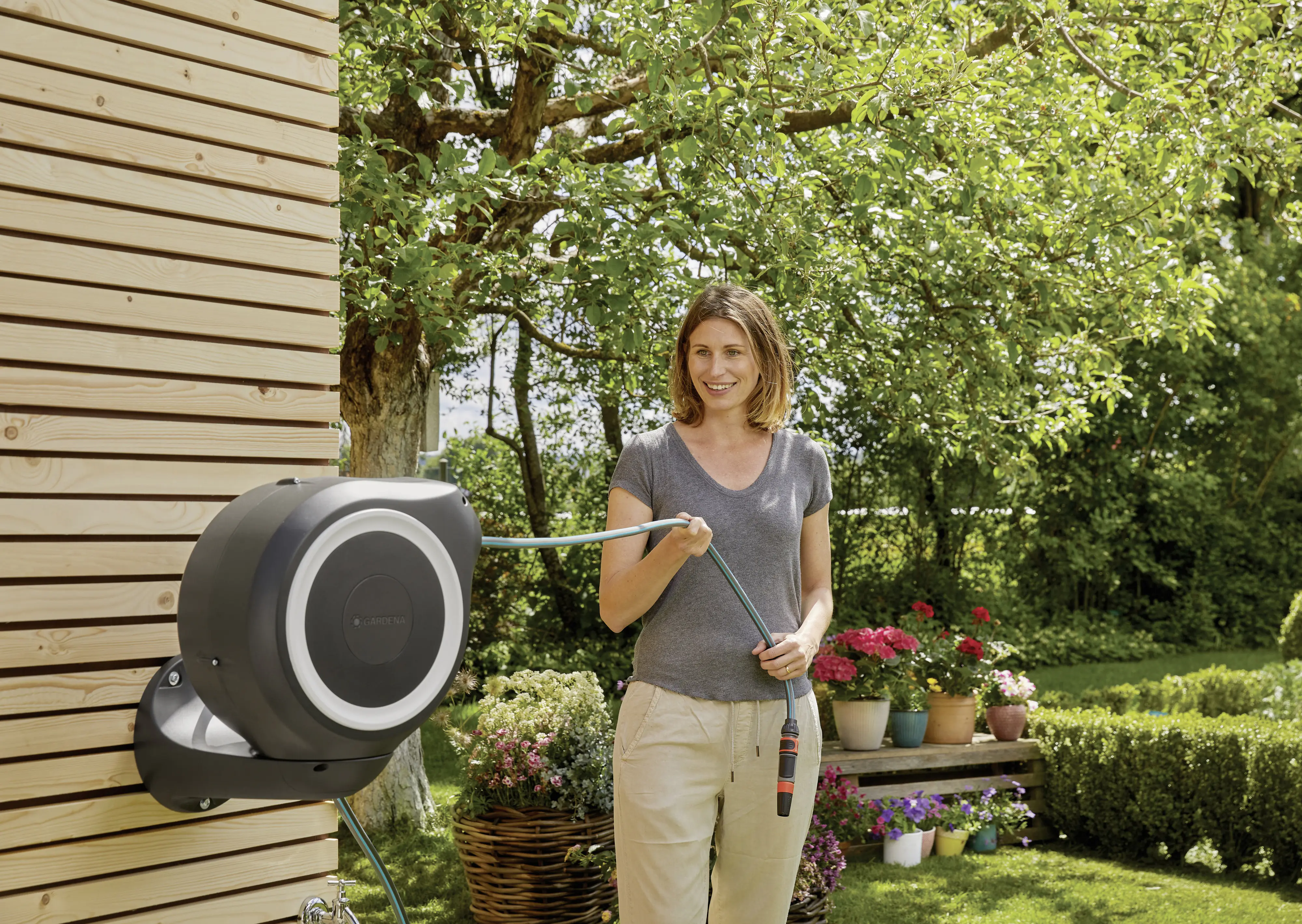 Gardena Wandschlauchbox RollUp S mit 15 m Schlauch