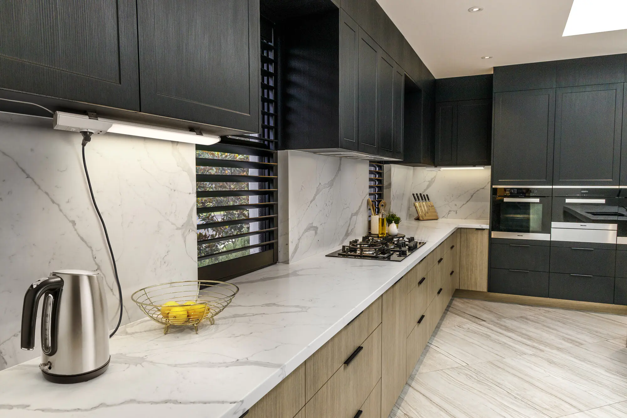 Osram LED Unterbauleuchte Linear Flat Socket USB 54 cm 10 Watt Osram LED Unterbauleuchte Linear Flat Socket USB 54 cm 10 Watt