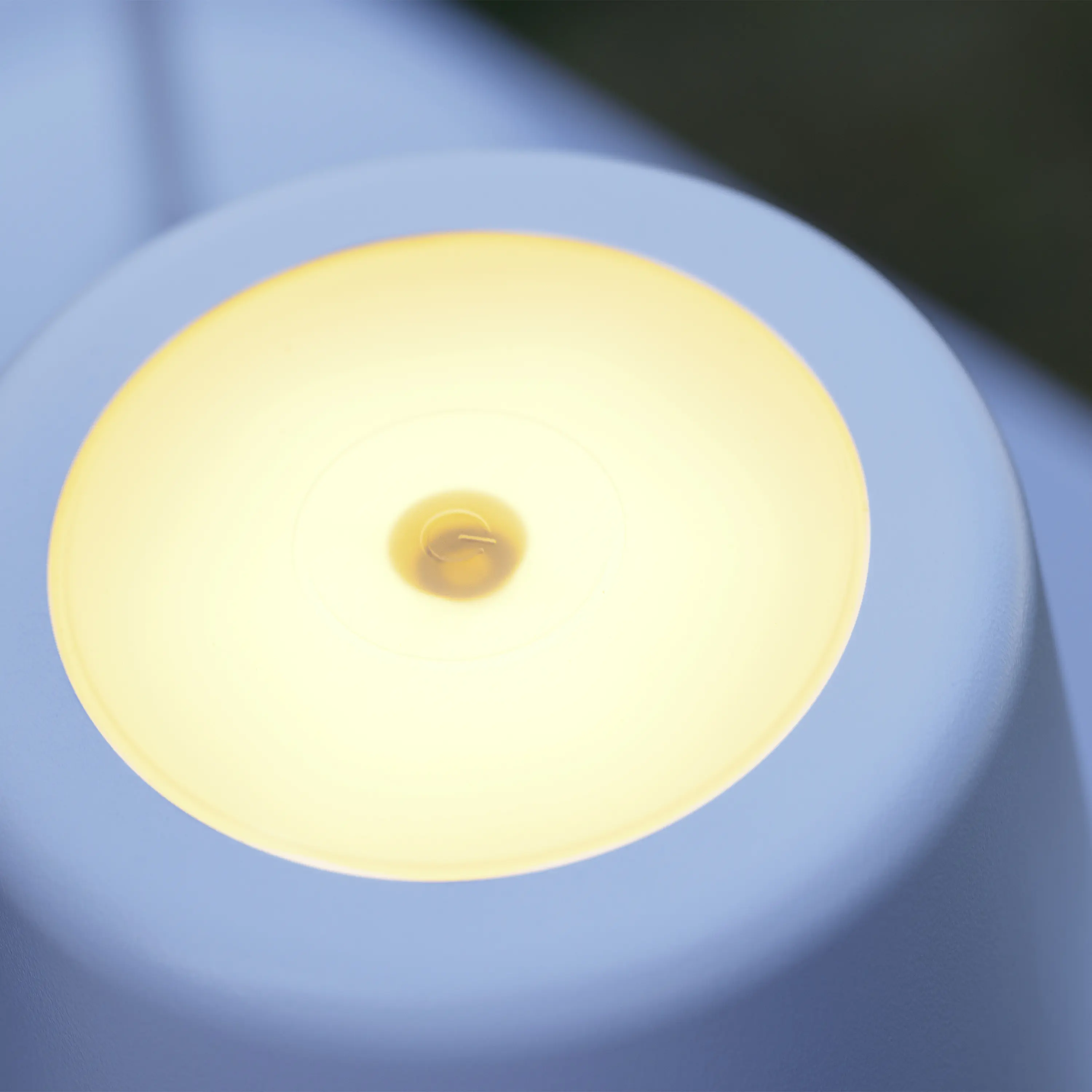 Brilliant LED Akku-Tischlampe Kaami 37 cm dimmbar USB-Kabel weiß warmweiß