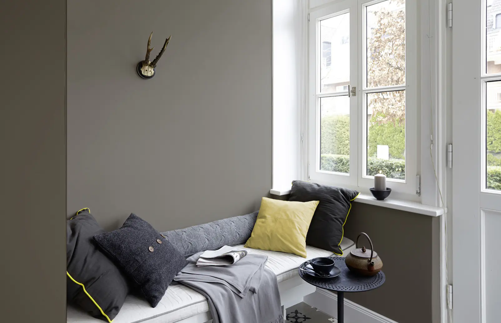 Alpina Feine Farben Wandfarbe No. 01 Stärke der Berge - zeitloses grau 2,5 L