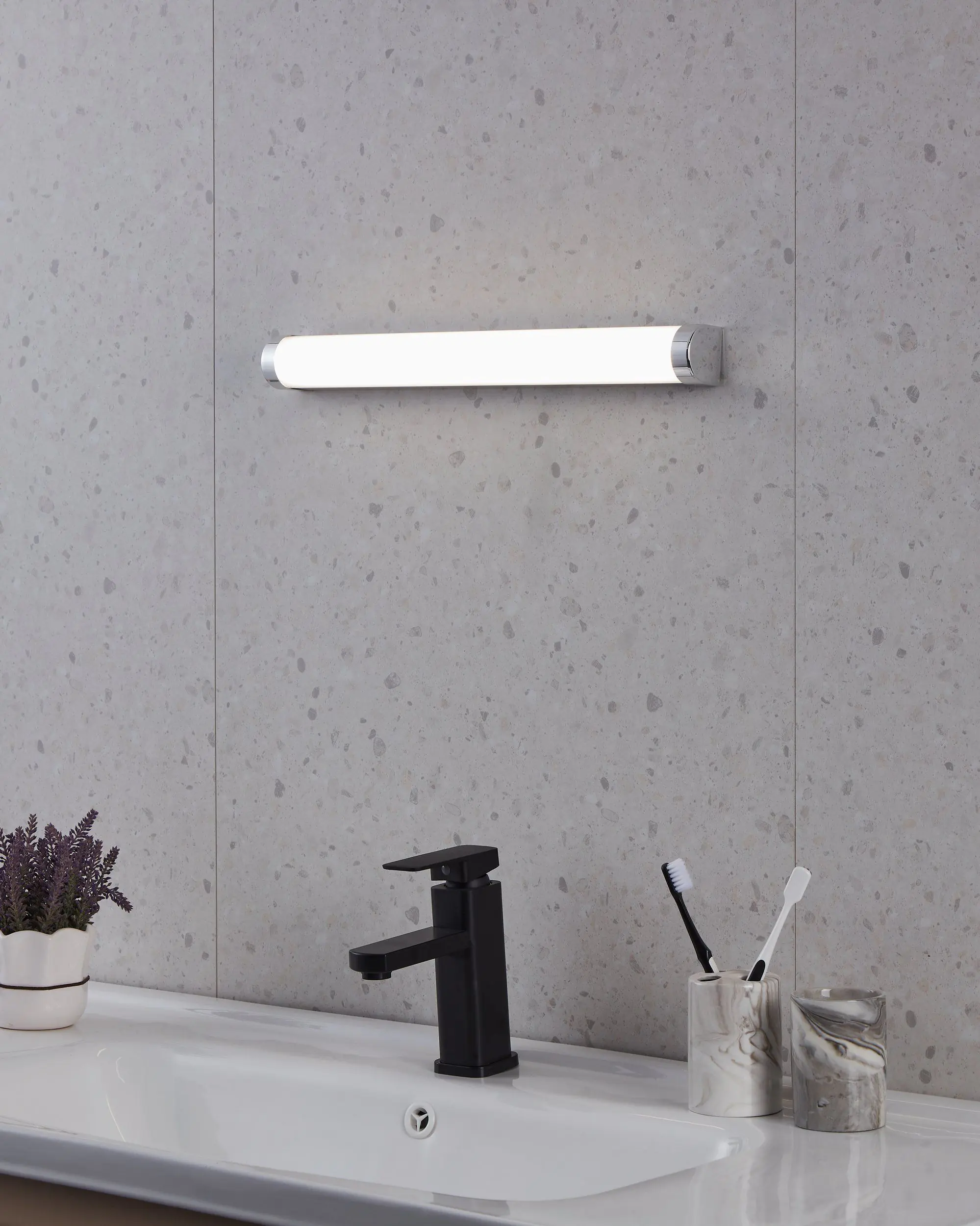 Eglo LED Spiegelleuchte Tragacete 1 silber-chrom 45 x 4,5 cm neutralweiß Eglo LED Spiegelleuchte Tragacete 1 silber-chrom 45 x 4,5 cm neutralweiß