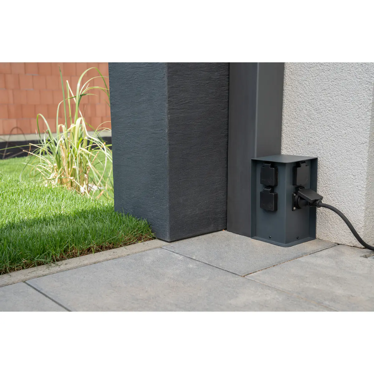 Unitec Gartensäule mit 4 Schutzkontakt-Steckdosen schwarz Unitec Gartensäule mit 4 Schutzkontakt-Steckdosen schwarz