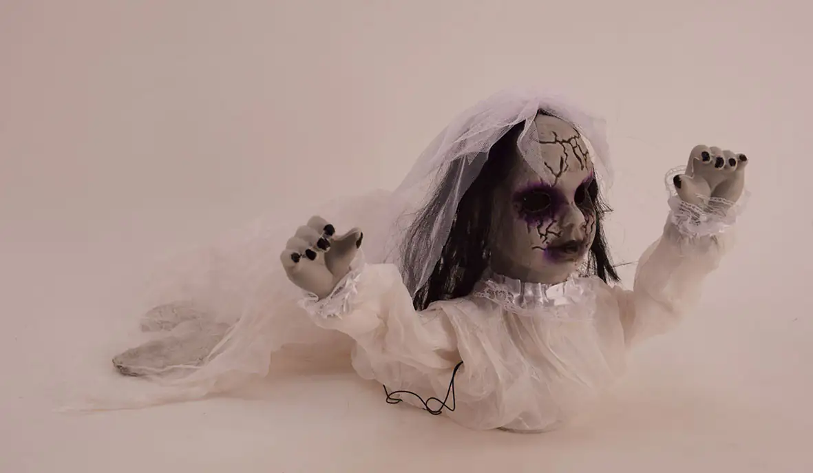 Lensing Zombie Mädchen mit Funktion 68 cm