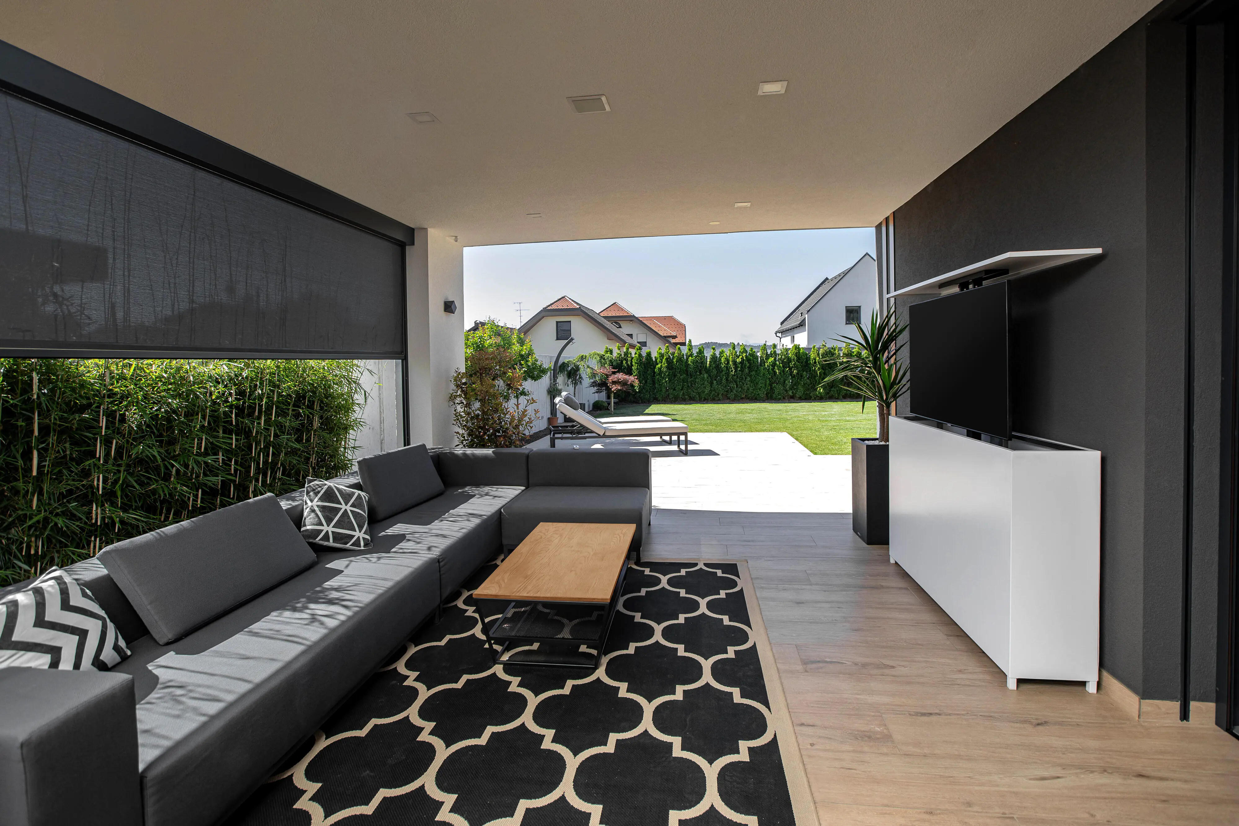 Bellano Living TV Lift Schrank Outdoor weiß Bellano Living TV Lift Schrank Outdoor weiß