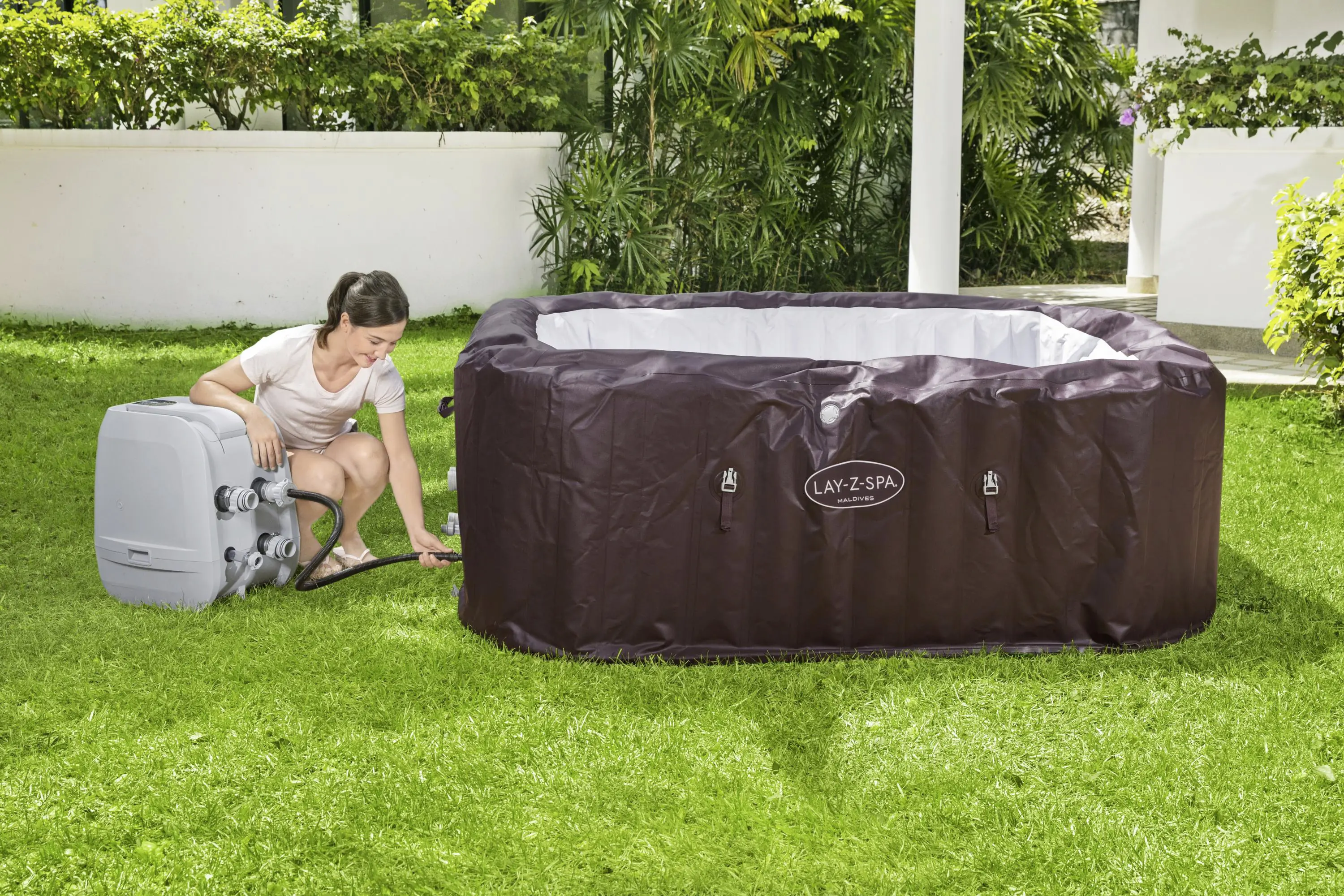 Bestway LAY-Z-SPA Maldives HydroJet Pro für bis zu 7 Personen Bestway LAY-Z-SPA Maldives HydroJet Pro für bis zu 7 Personen