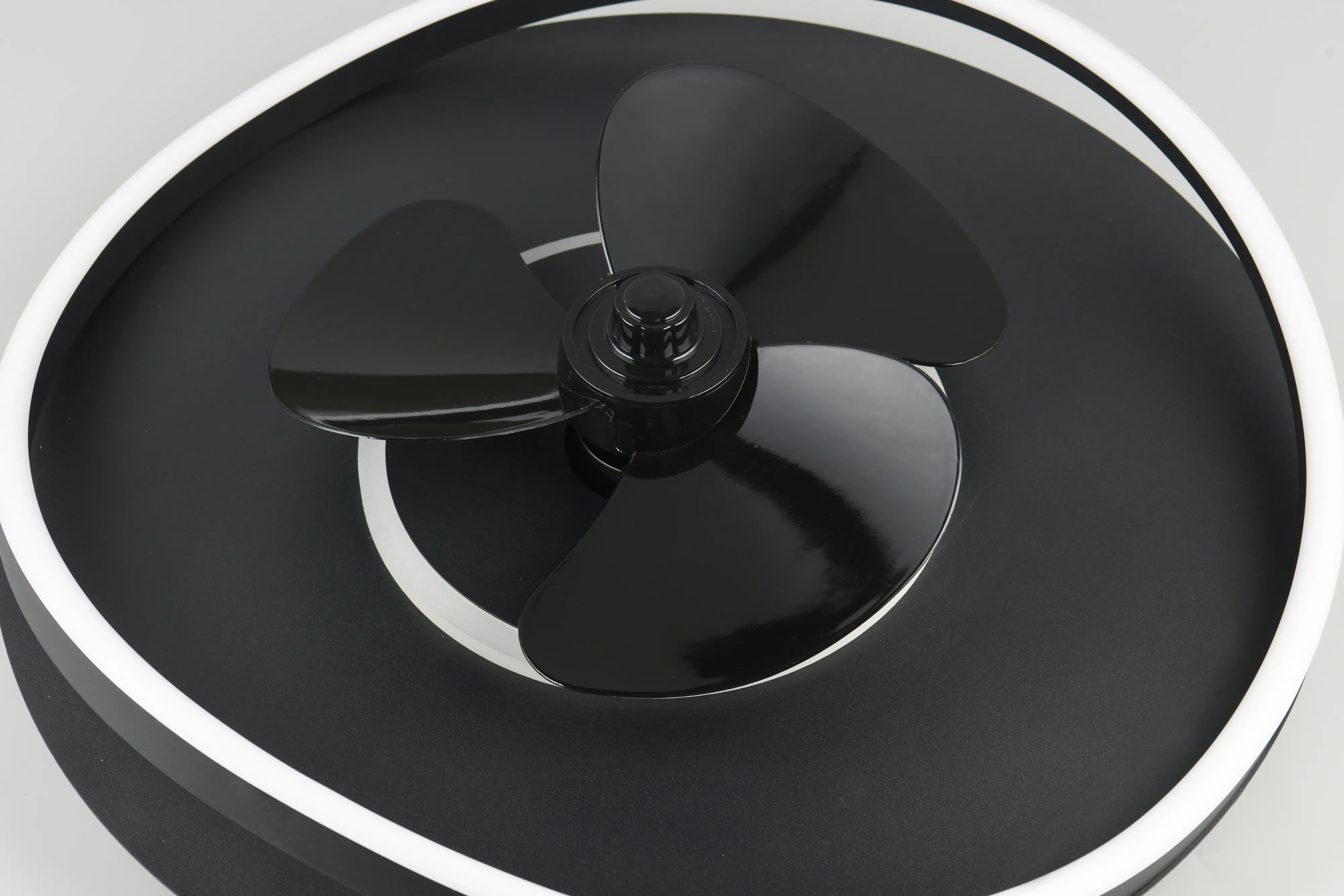 Trio LED-Deckenleuchte mit Ventilator Ø 50 x 15 cm warmweiß-kaltweiß schwarz matt dimmbar