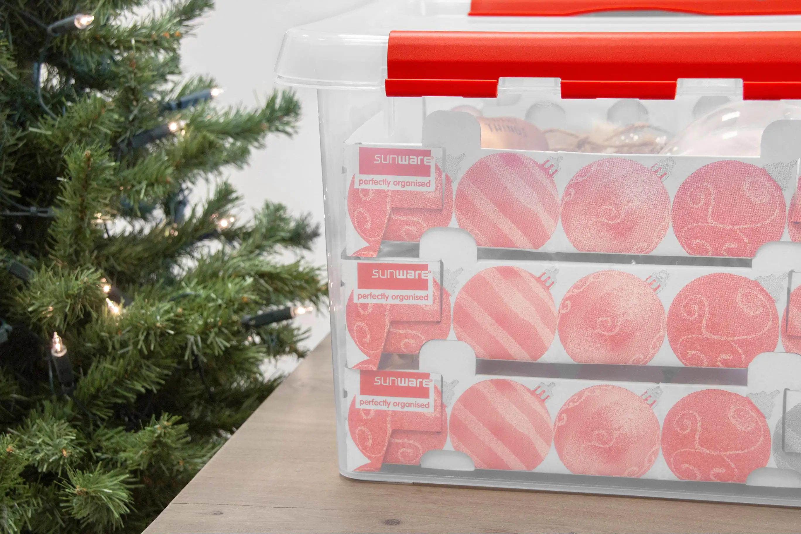 Sunware Weihnachtsbox Q-line 26L mit Einsatz für 75 Kugeln transparent rot Sunware Weihnachtsbox Q-line 26L mit Einsatz für 75 Kugeln transparent rot
