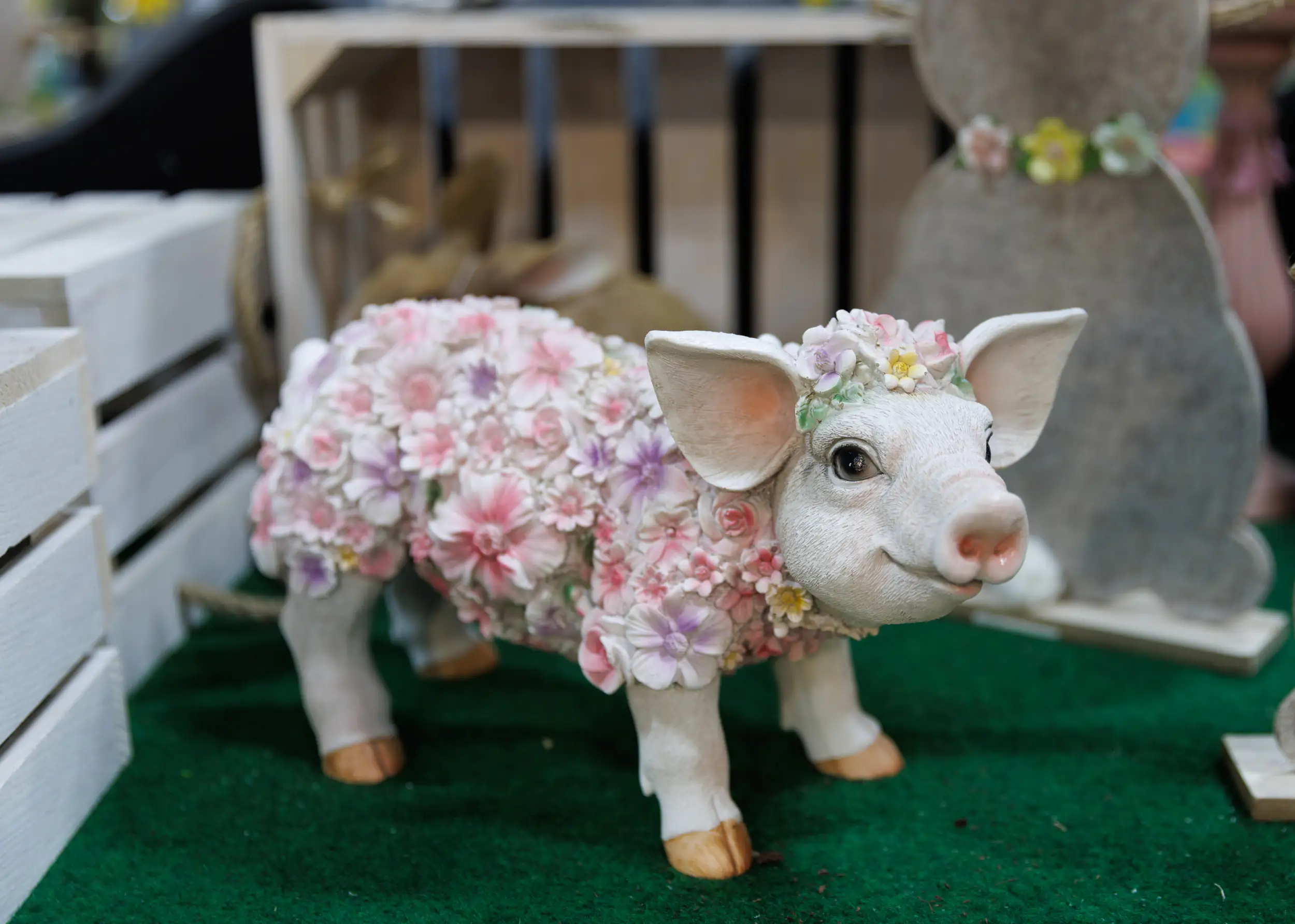 Dekofigur Blumenschwein stehend 18 x 14 x 33 cm