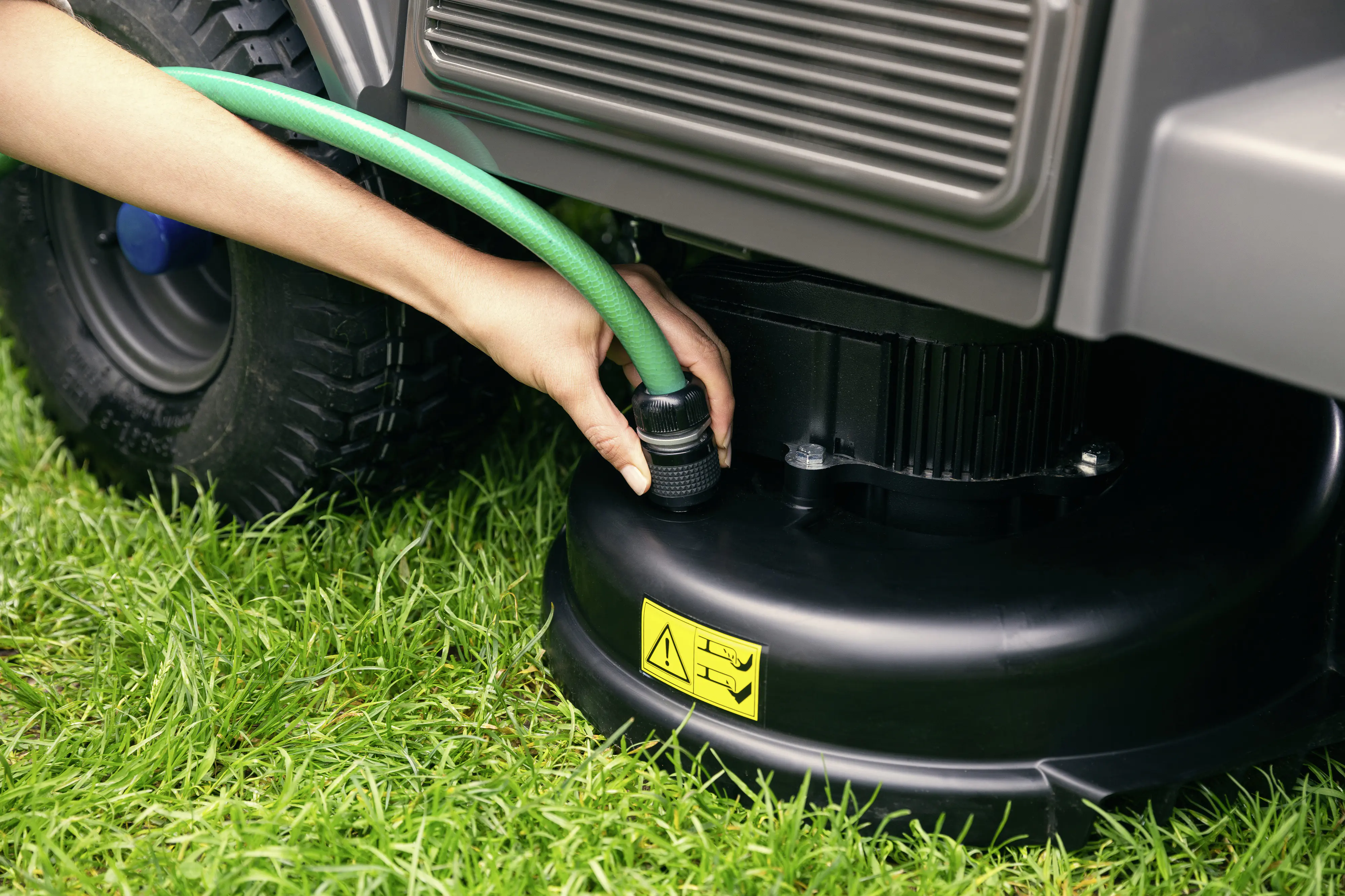 Stiga Akku-Rasentraktor Swift 372e, inkl. 4 Akkus (3x 7,5Ah und 1x 5Ah )/48V, 72 cm Schnittbreite Stiga Akku-Rasentraktor Swift 372e, inkl. 4 Akkus (3x 7,5Ah und 1x 5Ah )/48V, 72 cm Schnittbreite