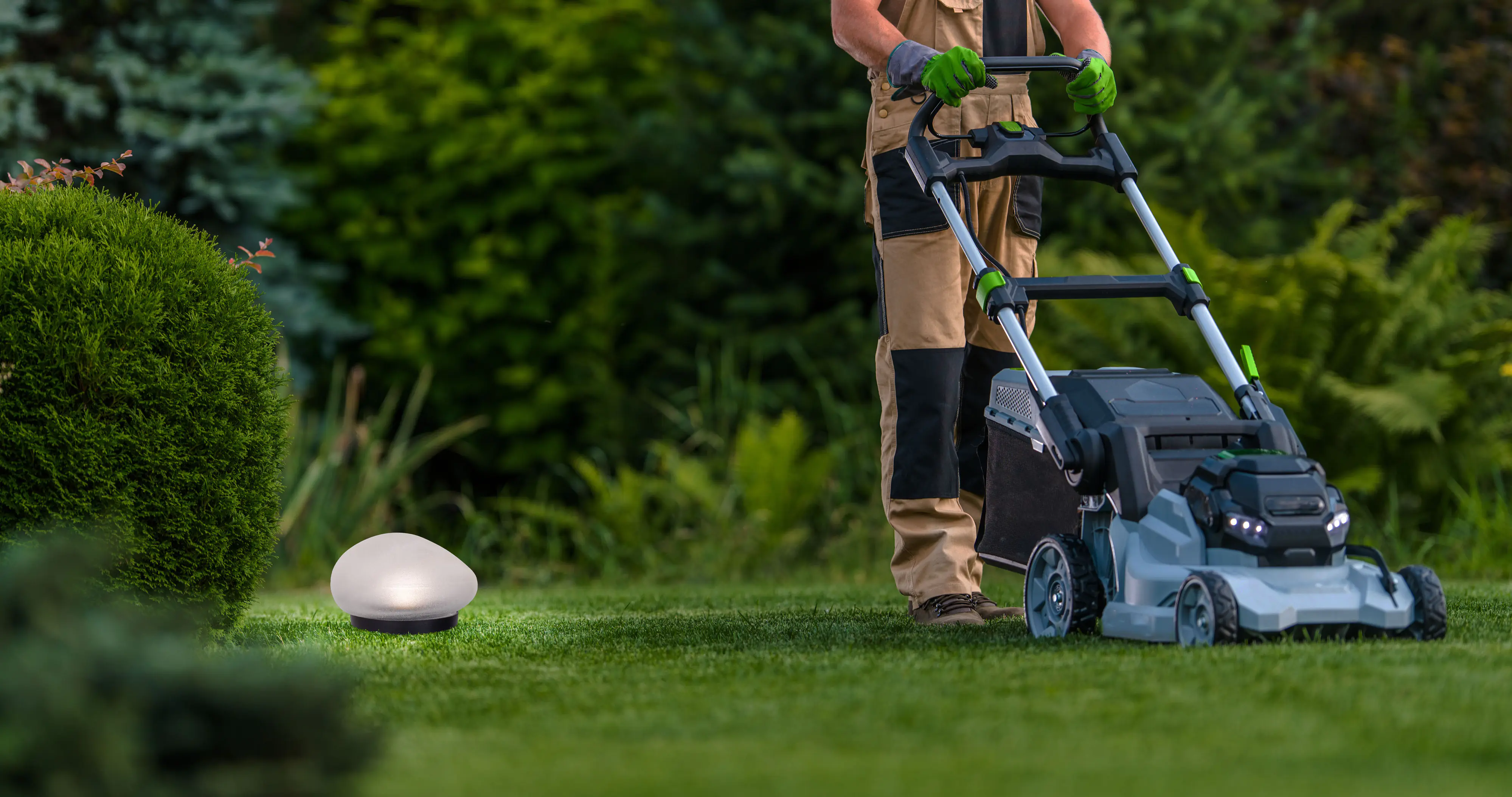 Light & More LED Solarleuchte Stein weiß