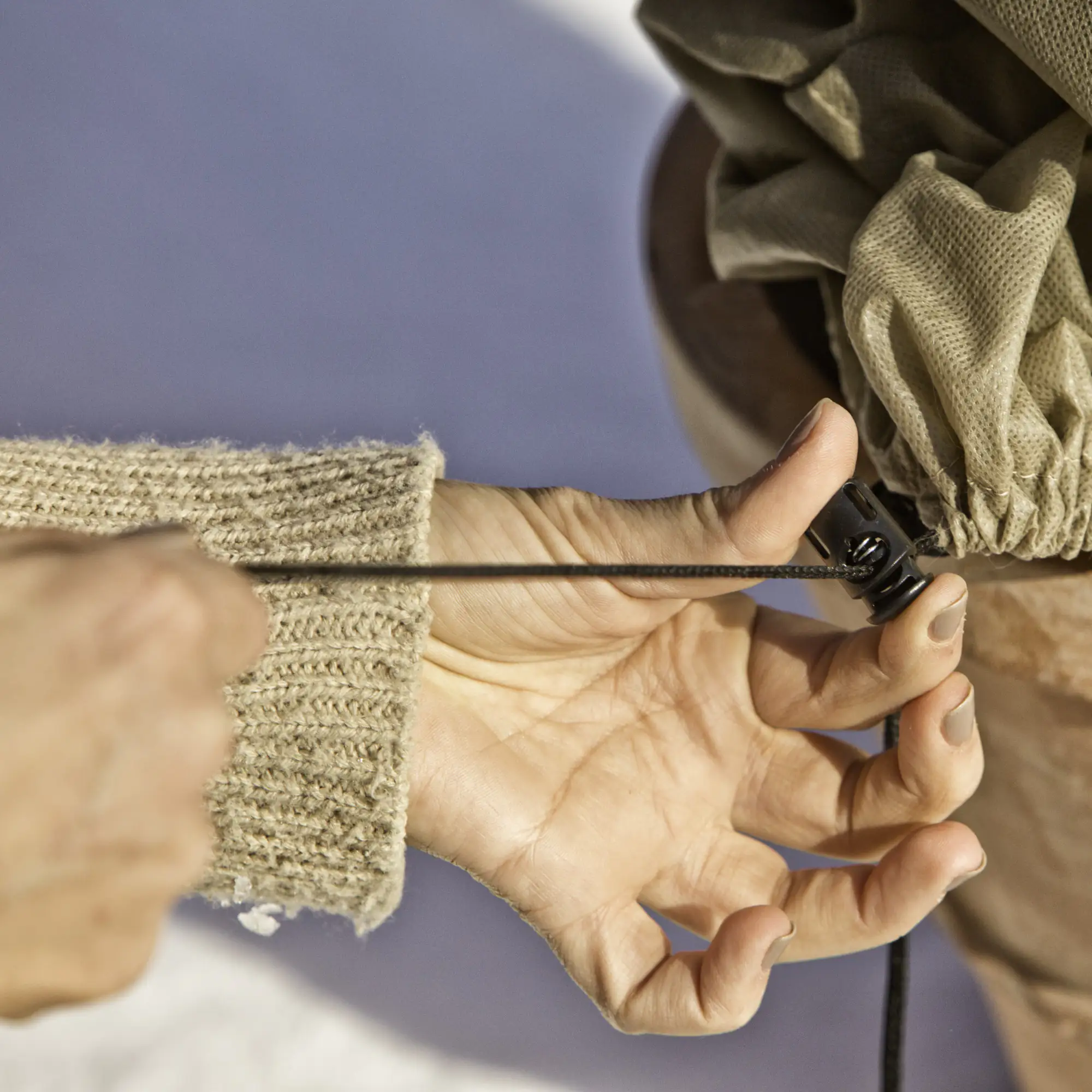 9003117070073_1 Windhager Deko-Haube Protect XXL 1,4 x 2 m, beige mit Tannenmotiv