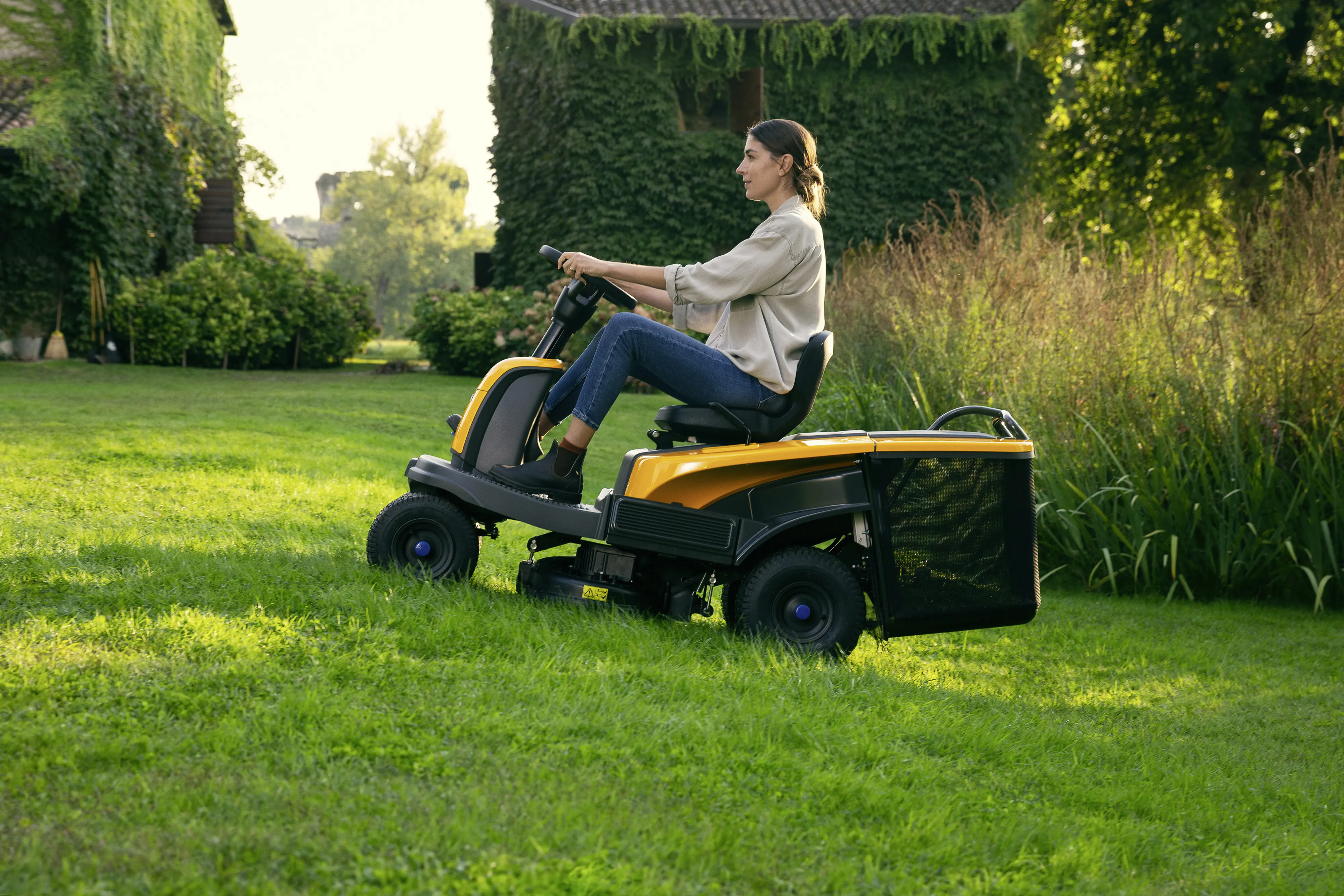 Stiga Akku-Rasentraktor Swift 372e, inkl. 4 Akkus (3x 7,5Ah und 1x 5Ah )/48V, 72 cm Schnittbreite