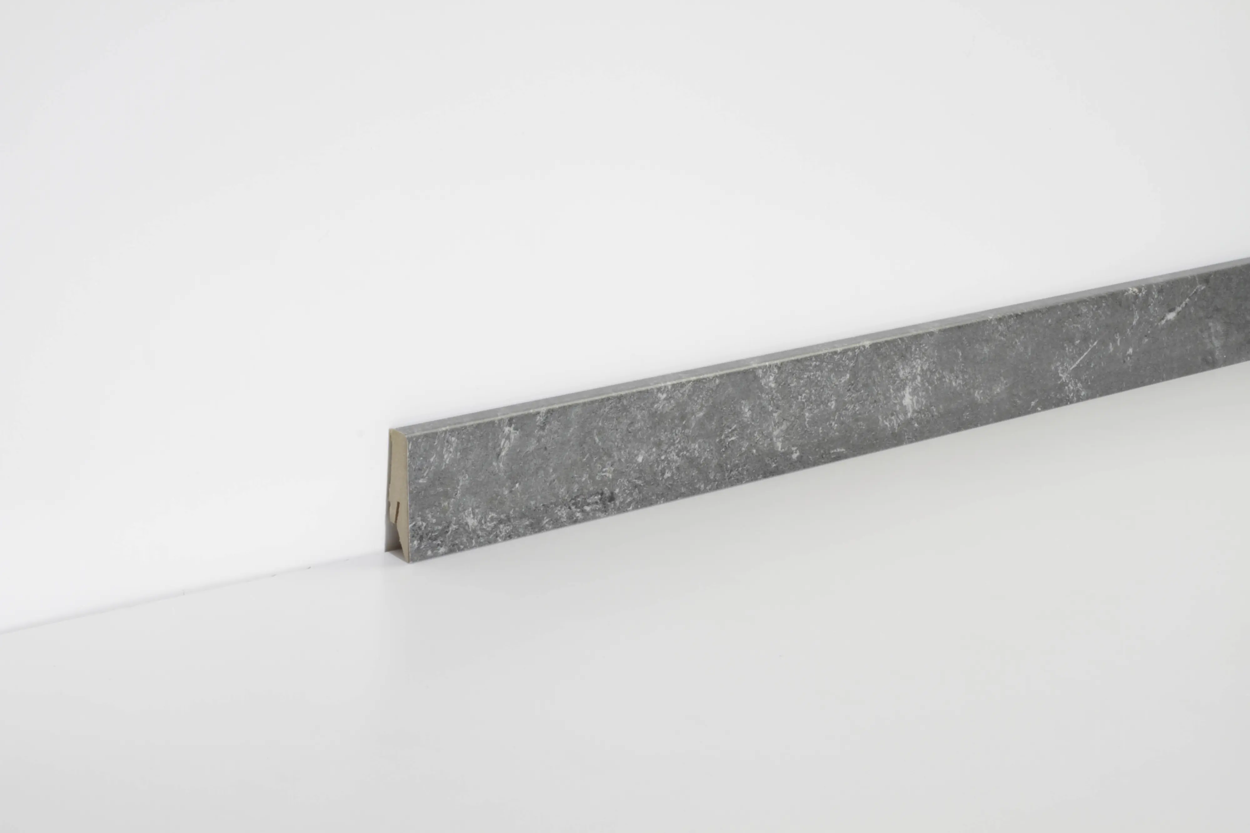 Classen Clip-Fußleiste 240 cm 58 x 19 mm Verde Pannonia