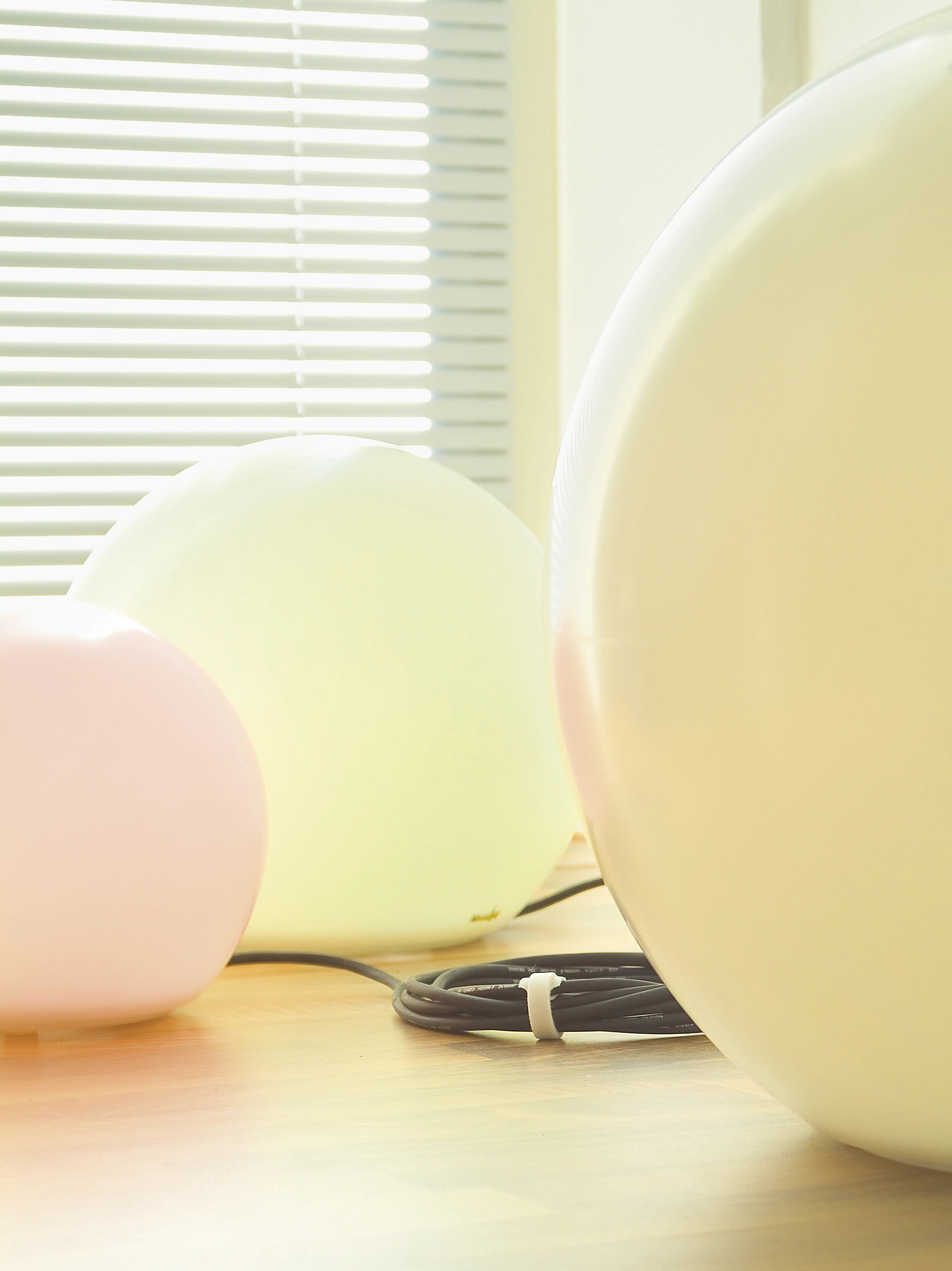 tesa On & Off Klett Kabelbinder 20 cm x 12 mm, weiß/schwarz/blau/rot/gelb