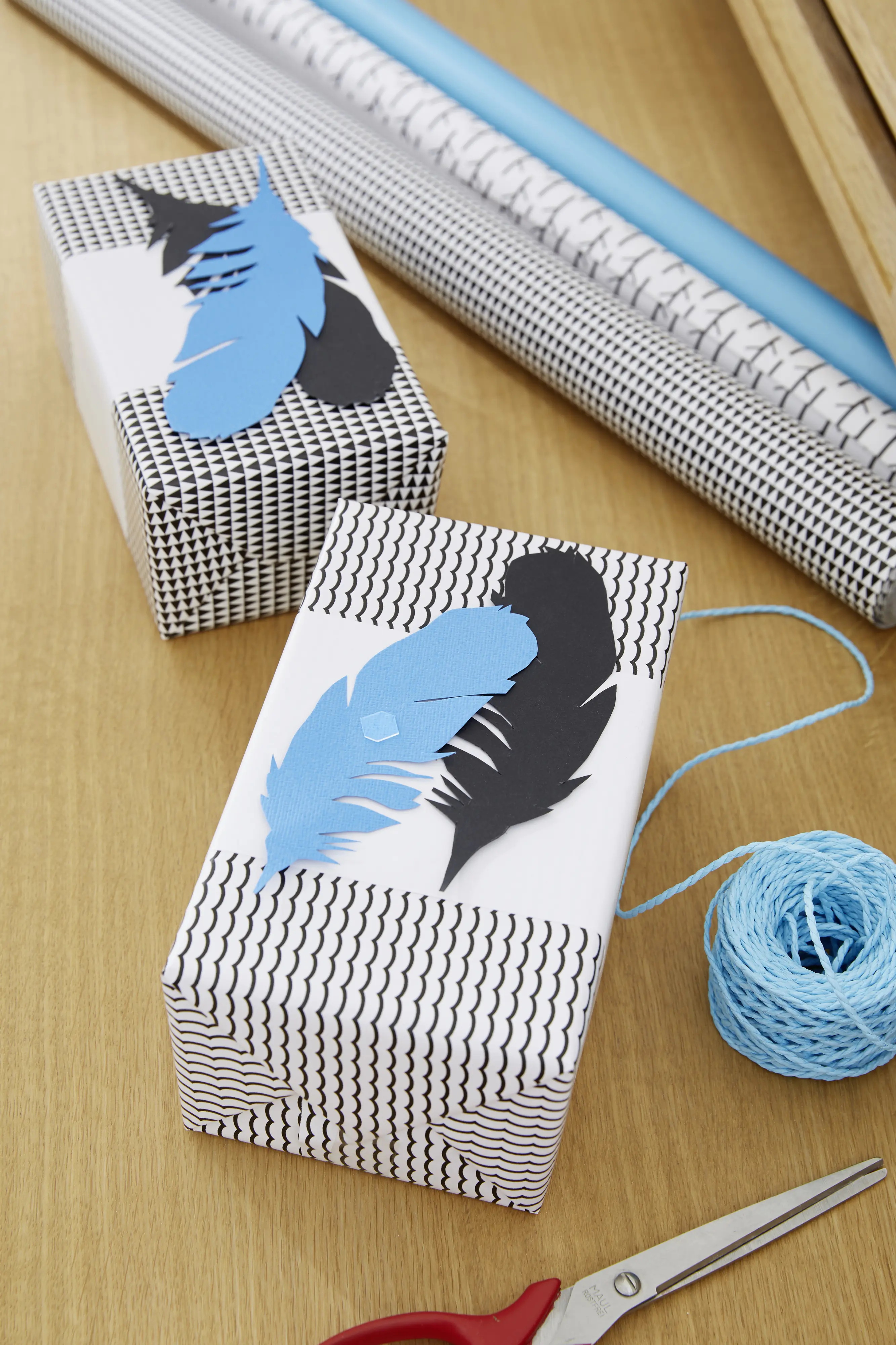 tesa Tack Doppelseitige Klebepads 72 Pads, transparent