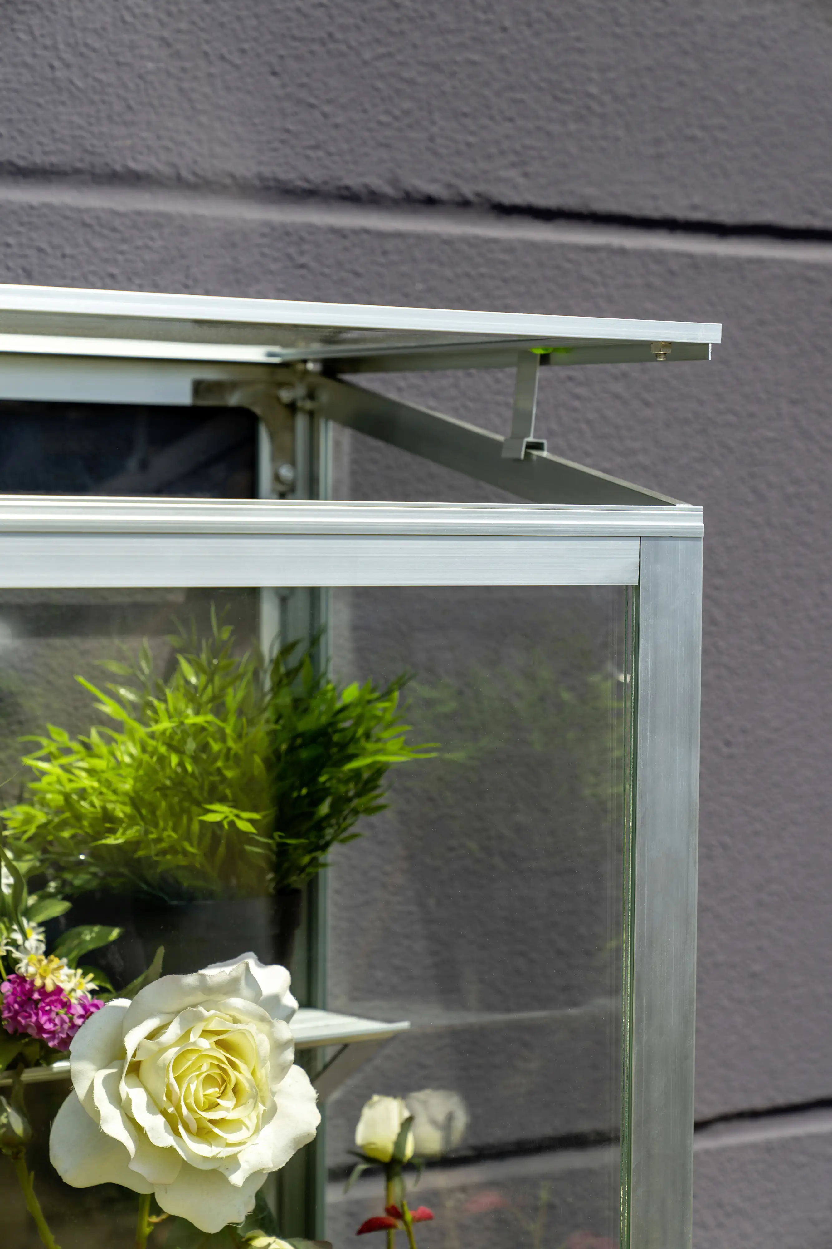 Vitavia Balkongewächshaus Stad 350 43 x 81 cm 3 mm Sicherheitsglas Vitavia Balkongewächshaus Stad 350 43 x 81 cm 3 mm Sicherheitsglas