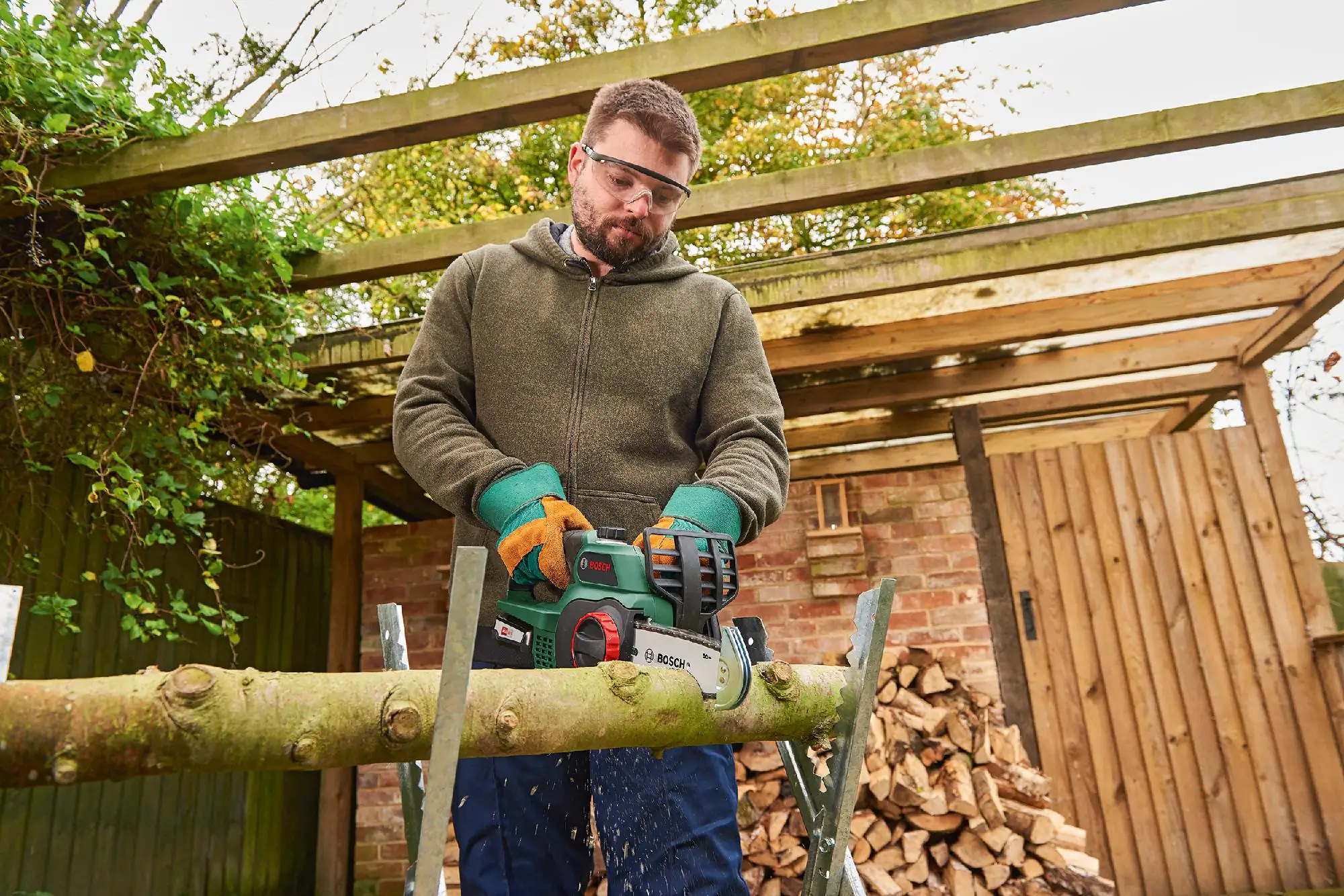 Bosch Akku-Kettensäge UniversalChain 18 18V 2,5 Ah Solo Bosch Akku-Kettensäge UniversalChain 18 18V 2,5 Ah Solo