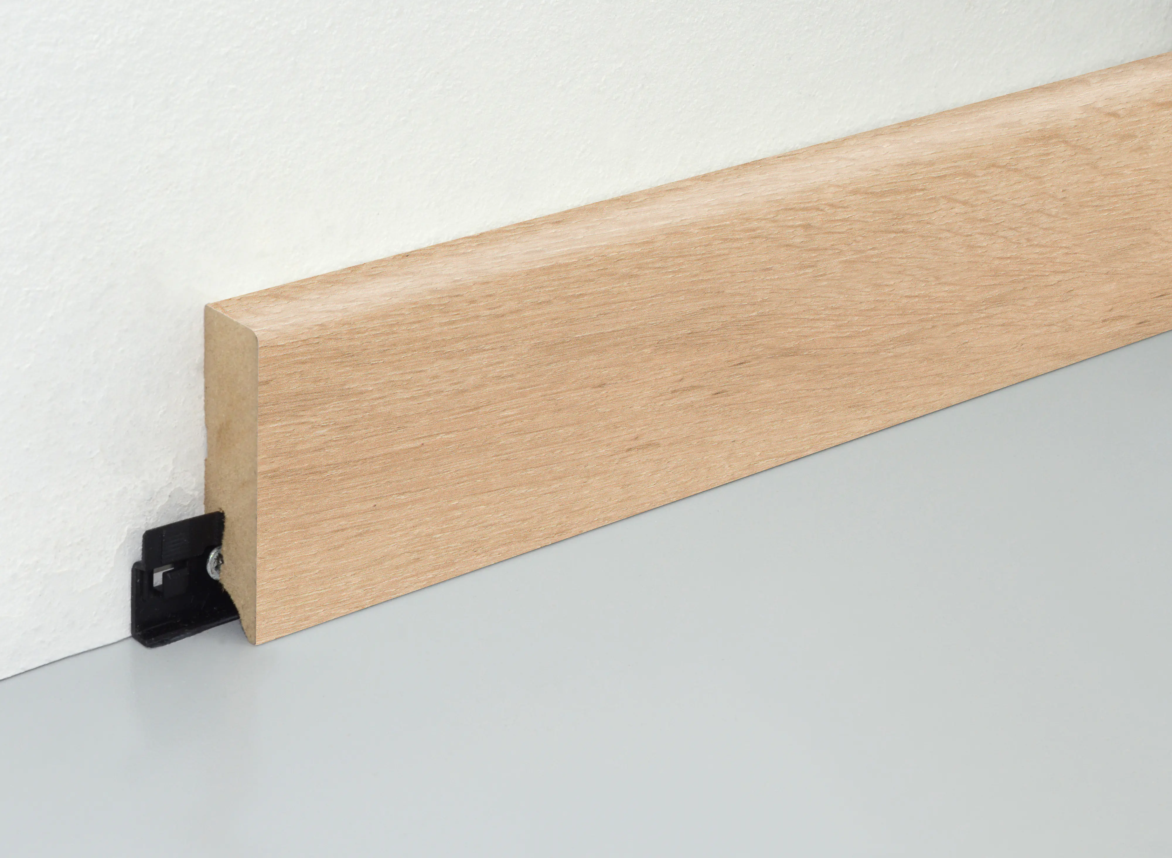 Neuhofer Fußleiste FU087L 240 cm x 70 x 19 mm Eiche Burnell