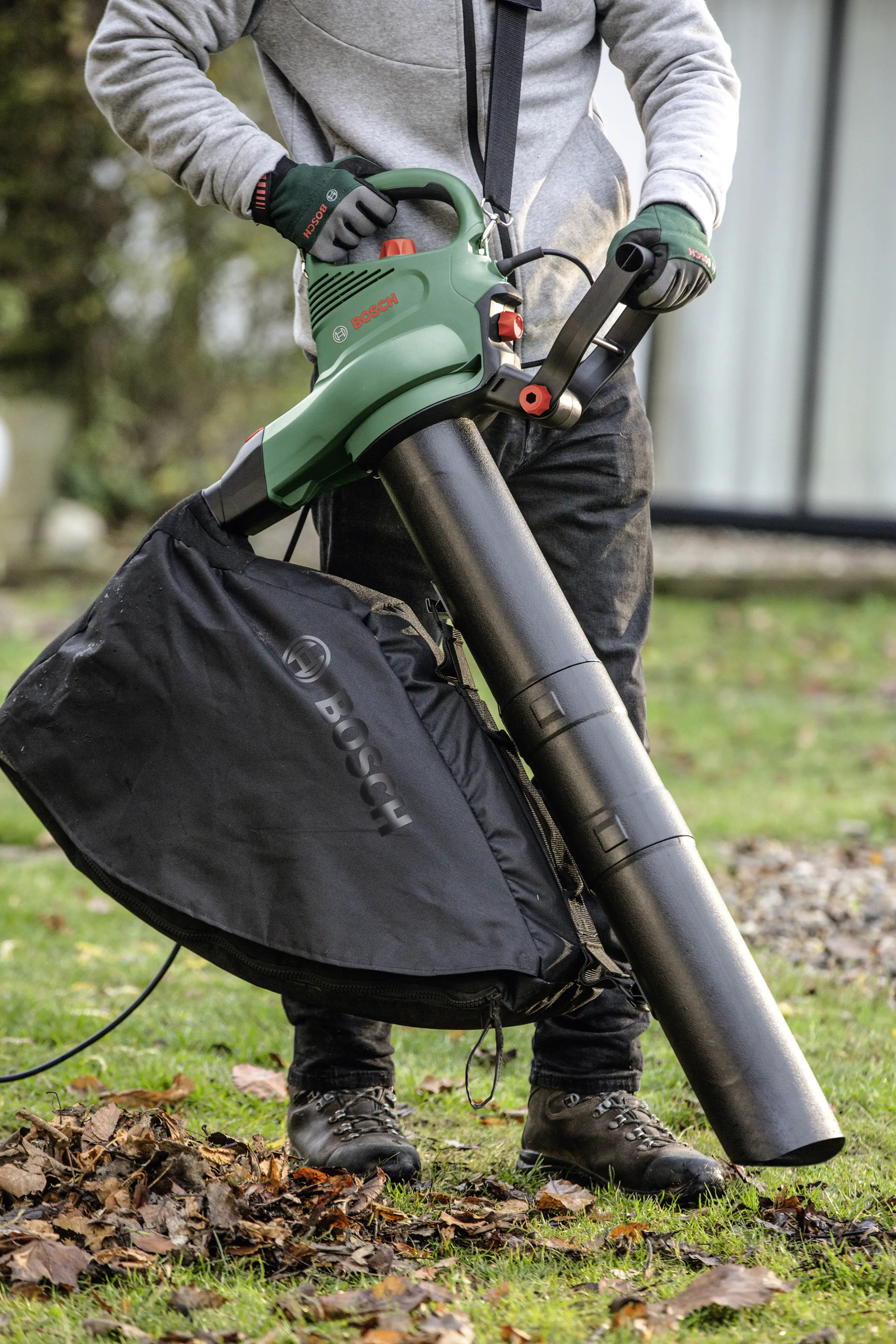 Bosch Gartensauger UniversalGardenTidy 2300 1600-2300 Watt Bosch Gartensauger UniversalGardenTidy 2300 1600-2300 Watt