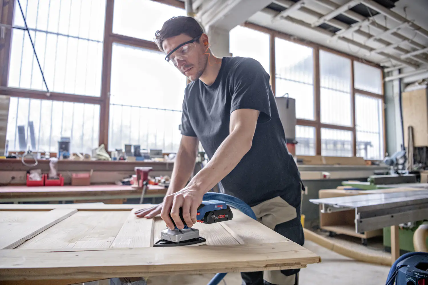 Bosch Professional Akku-Schwingschleifer GSS 18V-13 mit L-Boxx