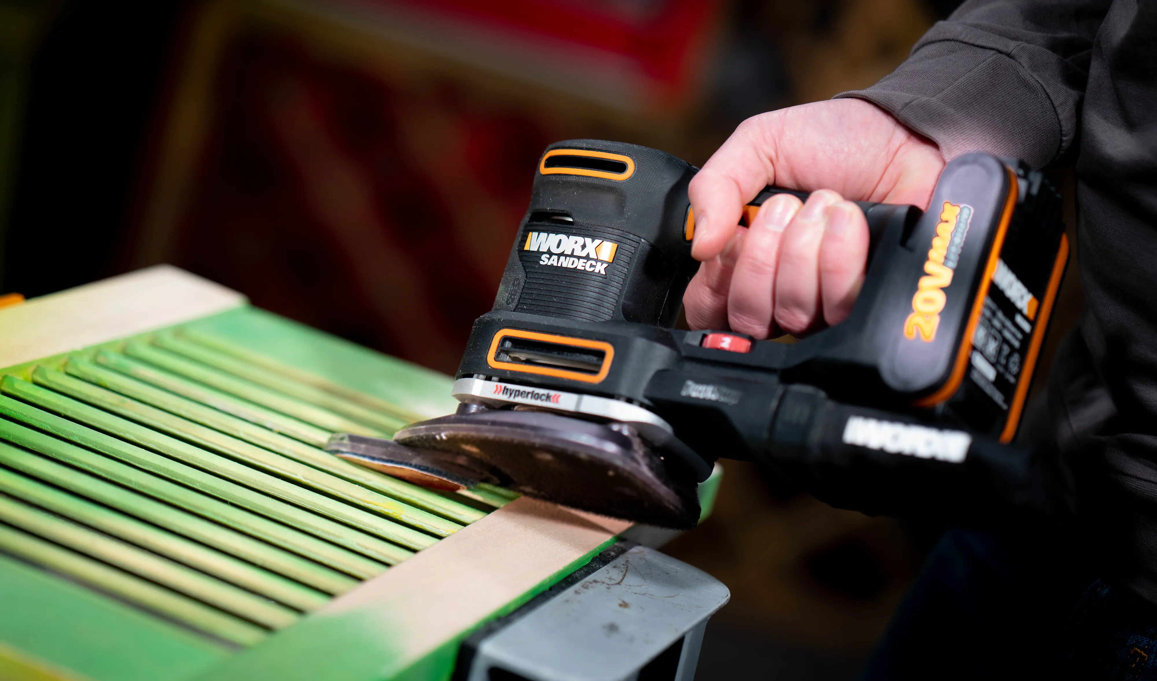 Worx Akku-Multischleifer Sonicrafter WX820 20 V inkl. Akku 2 Ah & Ladegerät Worx Akku-Multischleifer Sonicrafter WX820 20 V inkl. Akku 2 Ah & Ladegerät
