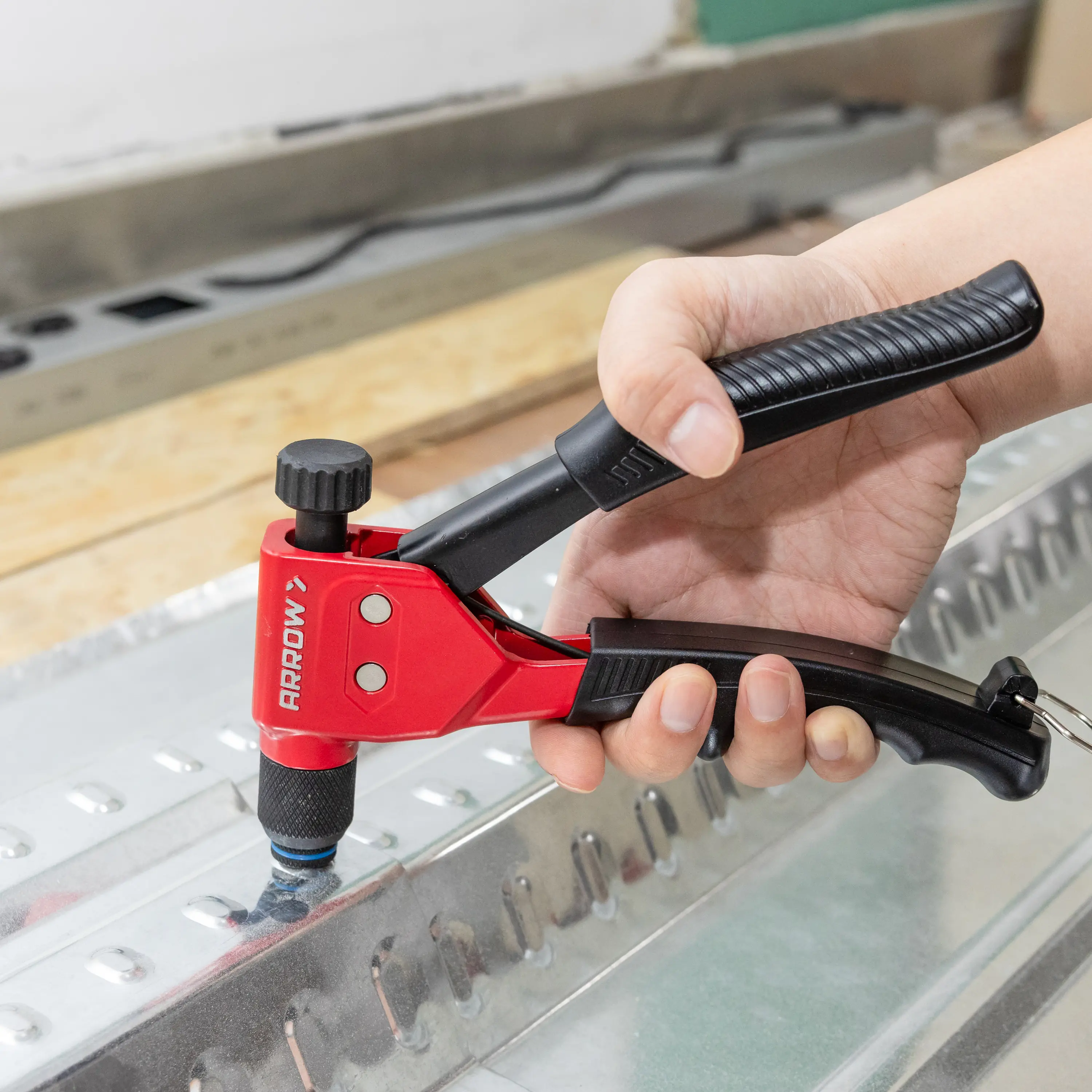 Arrow Blindnietmutterzange RNT1 inkl. 3 Dornaufsätze für M4, M5 & M6 Gewinde