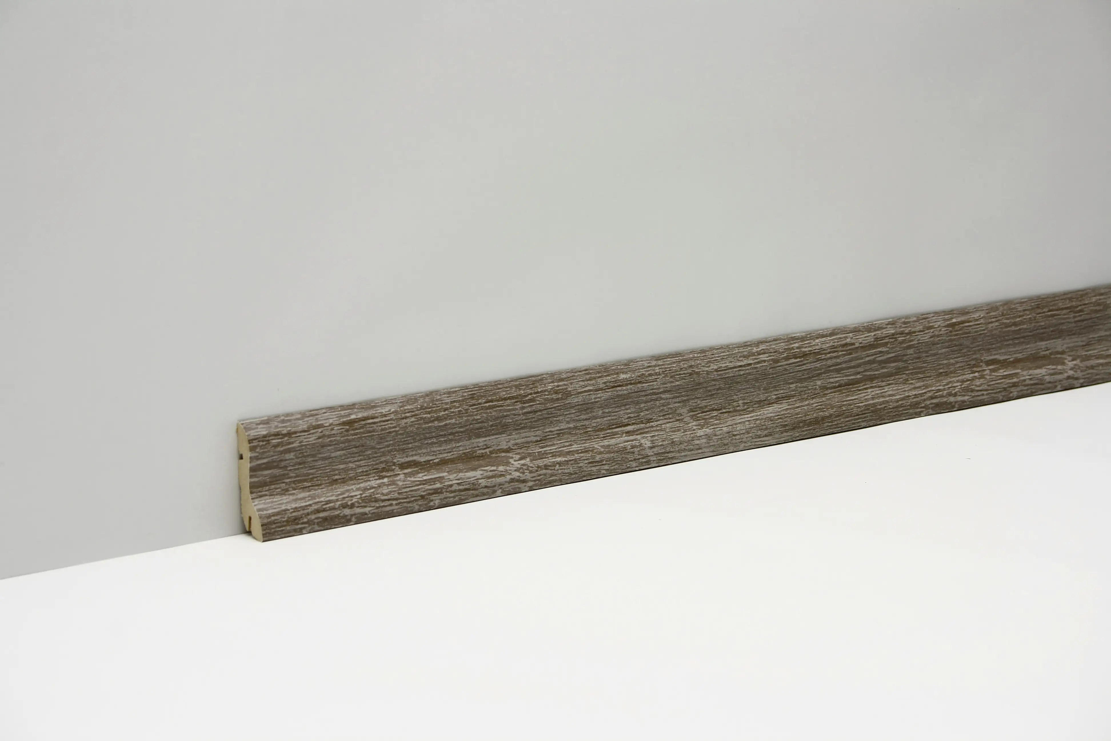 Classen Clip-Fußleiste 240 cm 40 x 20 mm Canyon Century Oak Classen Clip-Fußleiste 240 cm 40 x 20 mm Canyon Century Oak