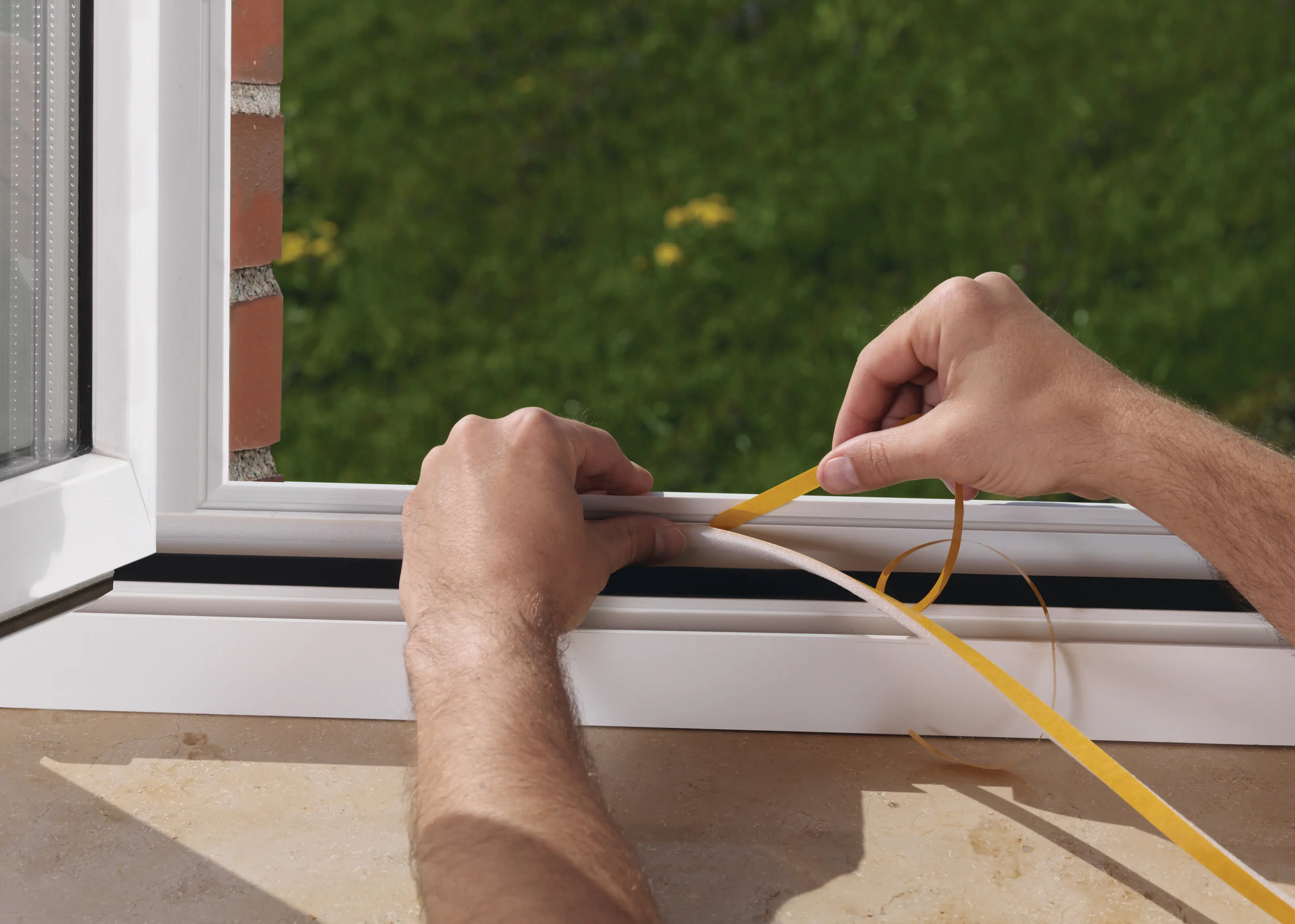 tesa Moll Schaumstoff Fensterdichtung 6 m, weiß tesa Moll Schaumstoff Fensterdichtung 6 m, weiß