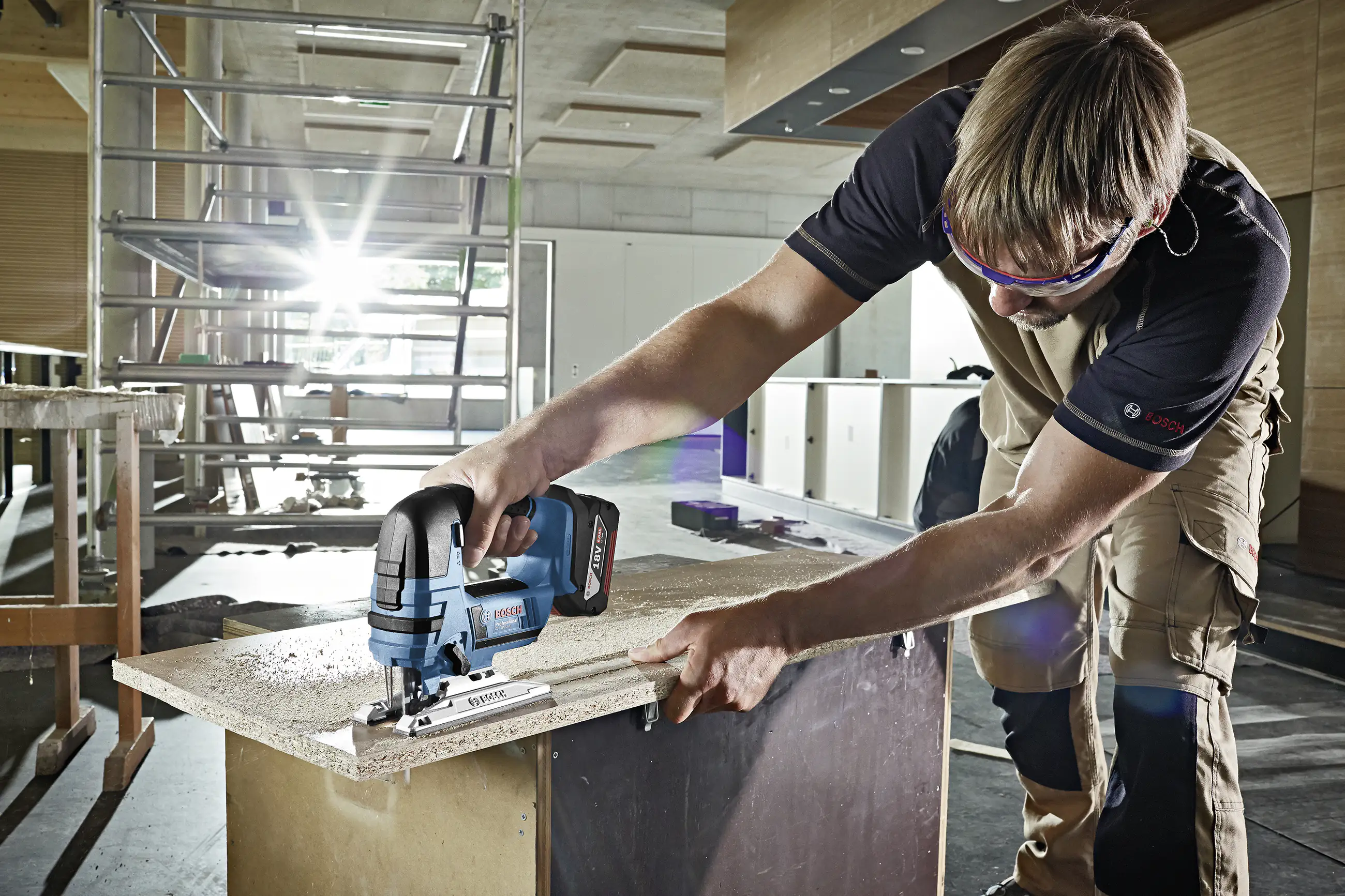 Bosch Professional Akku-Stichsäge GST 18 V-LI mit Pendelhub Solo